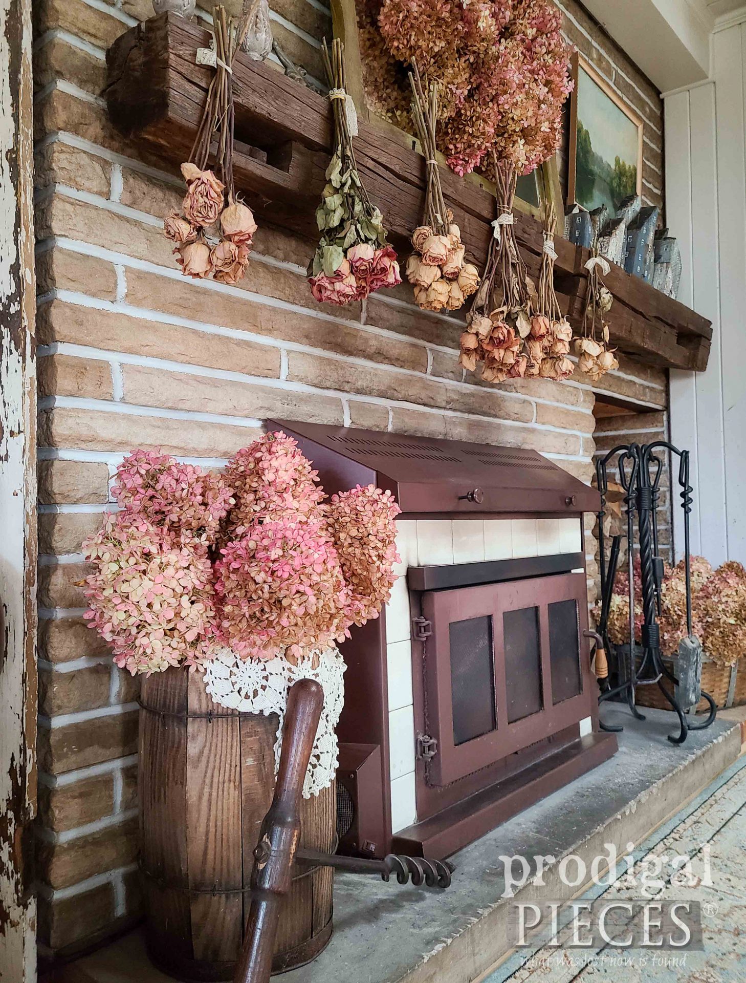 Rustic Farmhouse Fall Decor with Dried Limelight Hydrangeas by Larissa of Prodigal Pieces | prodigalpieces.com #prodigalpieces #fall #autumn #home