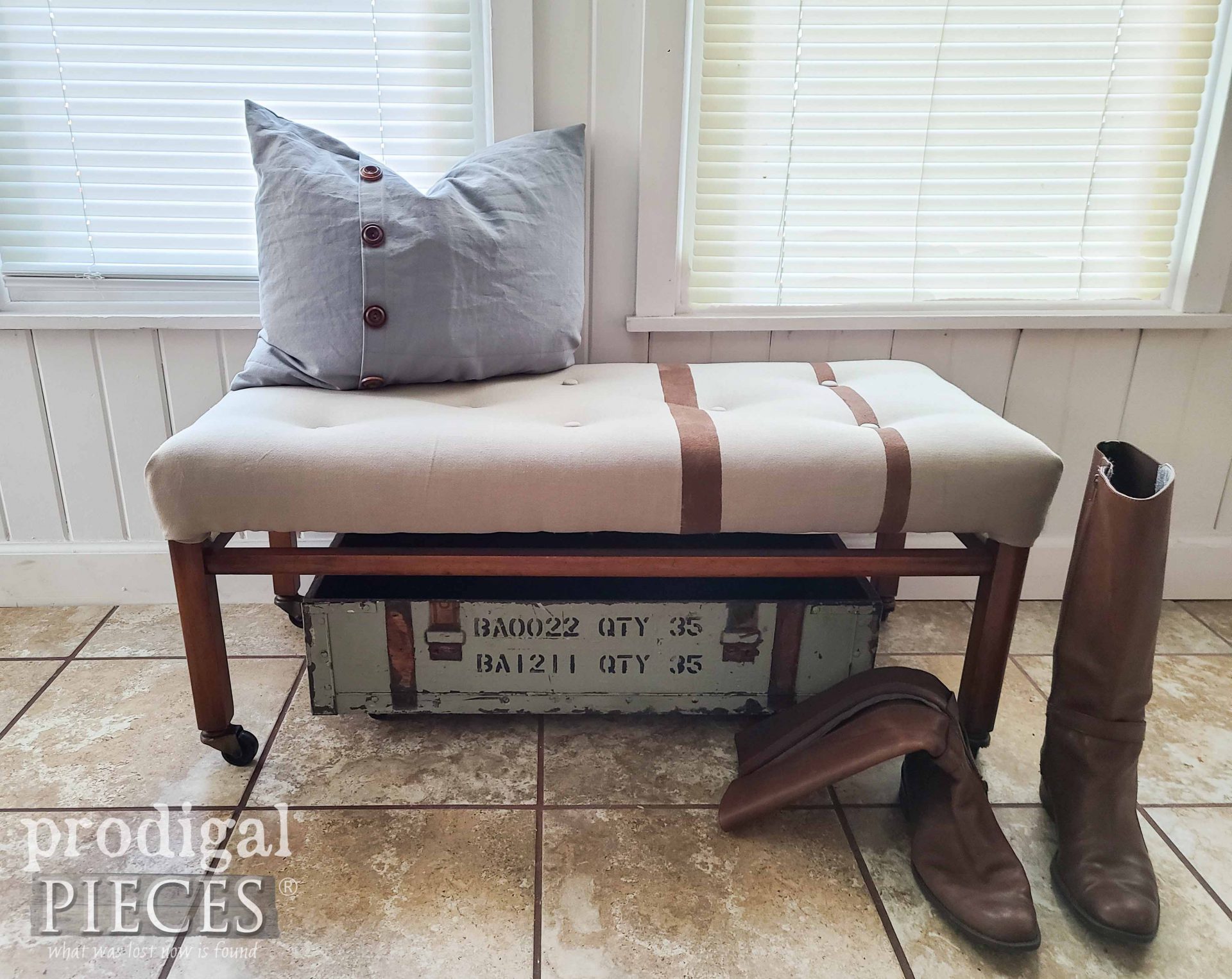 Vintage Mid Century Modern Tufted Bench Makeover with New Upholstery by Larissa of Prodigal Pieces | prodigalpieces.com #prodigalpieces #midcentury #modern #diy #upholstery