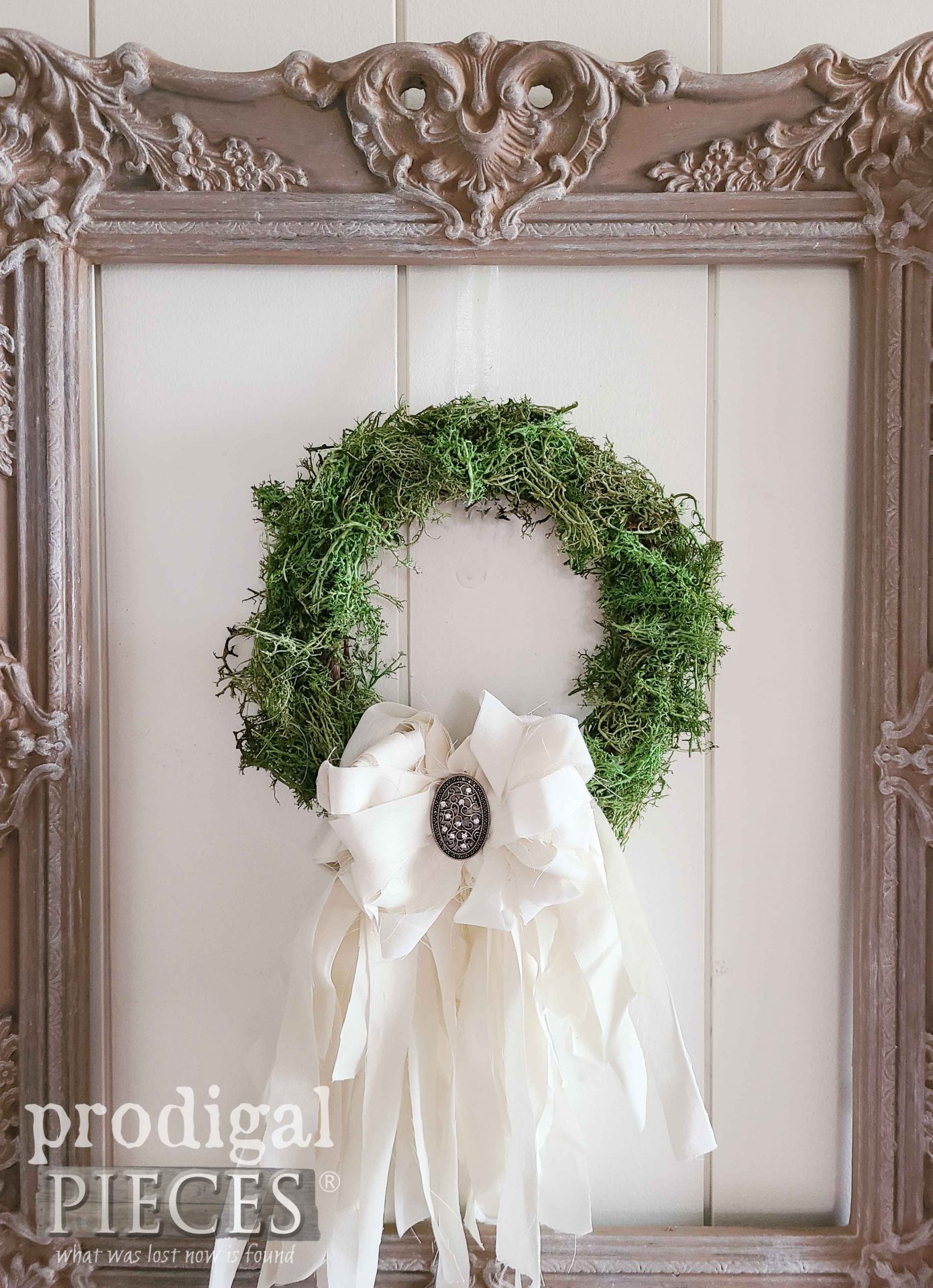 DIY Reindeer Moss Grapevine Wreath in Upcycled Ornate Frame by Larissa of Prodigal Pieces | prodigalpieces.com #prodigalpieces #diy #homedecor #farmhouse