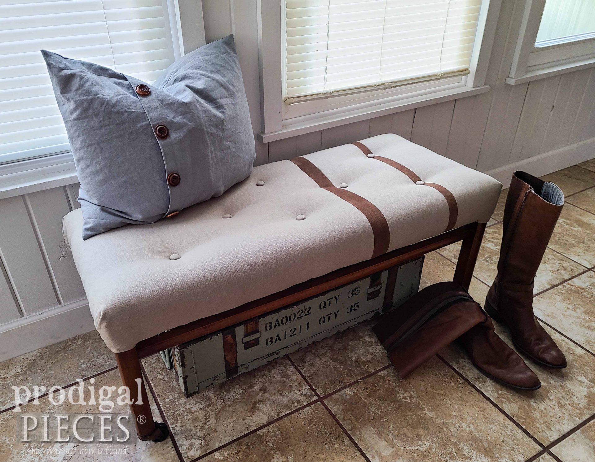 Mid Century Modern Vintage Tufted Bench Makeover by Larissa of Prodigal Pieces | prodigalpieces.com #prodigalpieces #modern #farmhouse #diy #home #furniture