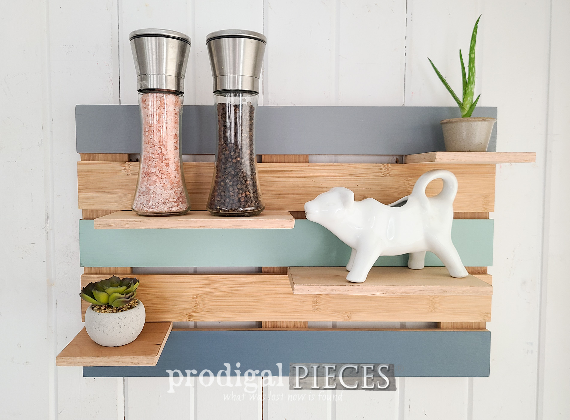 Featured Repurposed Trivet into Wall Decor with Accessories by Larissa of Prodigal Pieces | prodigalpieces.com #prodigalpieces #repurposed #diy #home #boho #modern