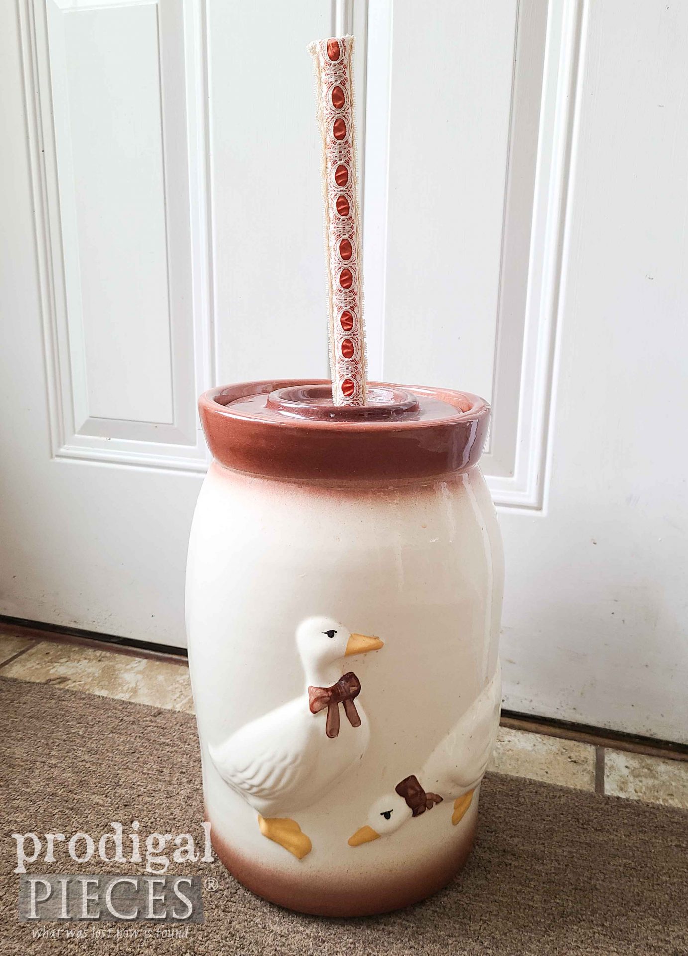 Vintage Ceramic Butter Churn with Geese | prodigalpieces.com #prodigalpieces