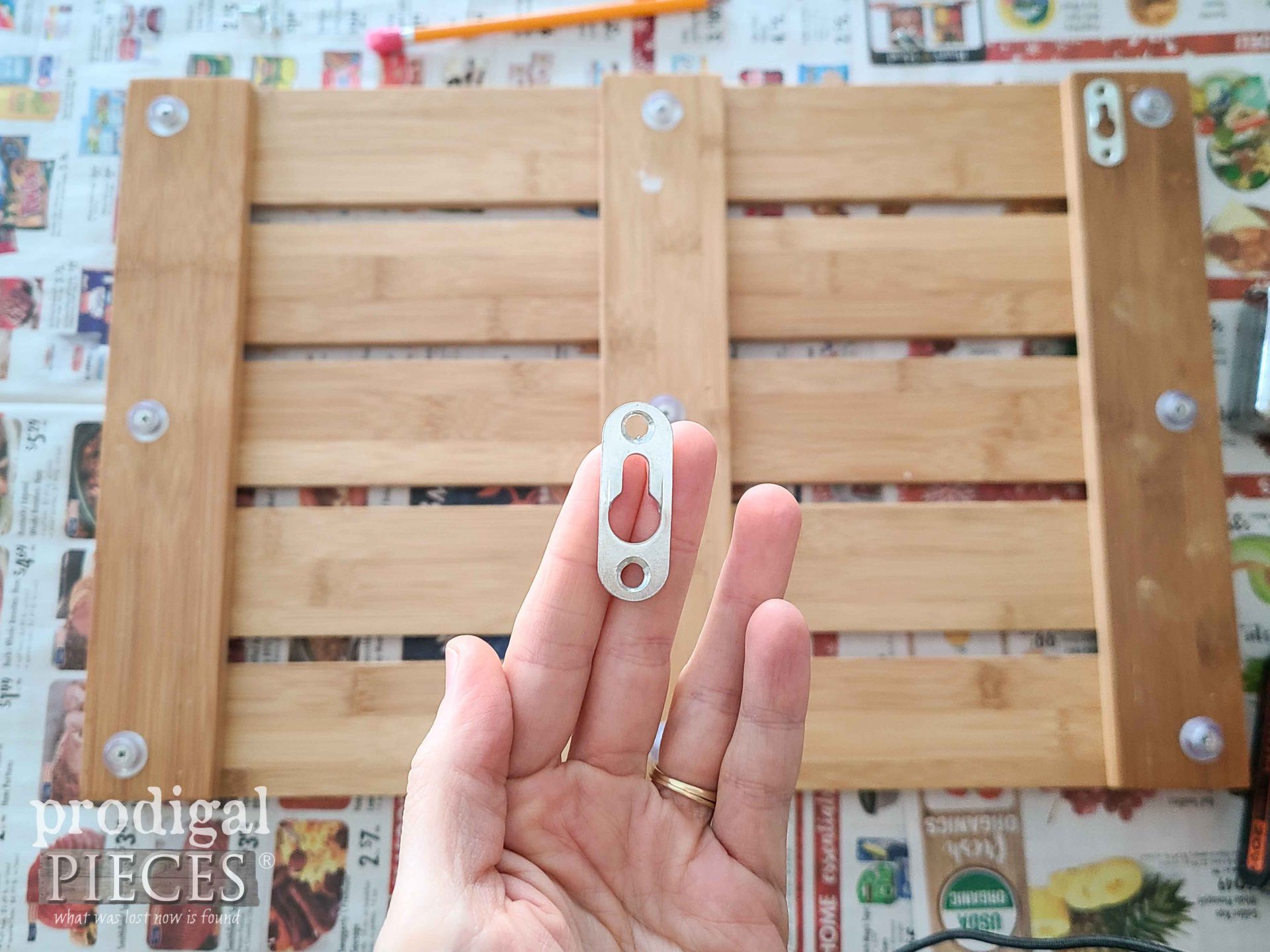 Keyhole Hardware for Hanging Repurposed Trivet | prodigalpieces.com #prodigalpieces