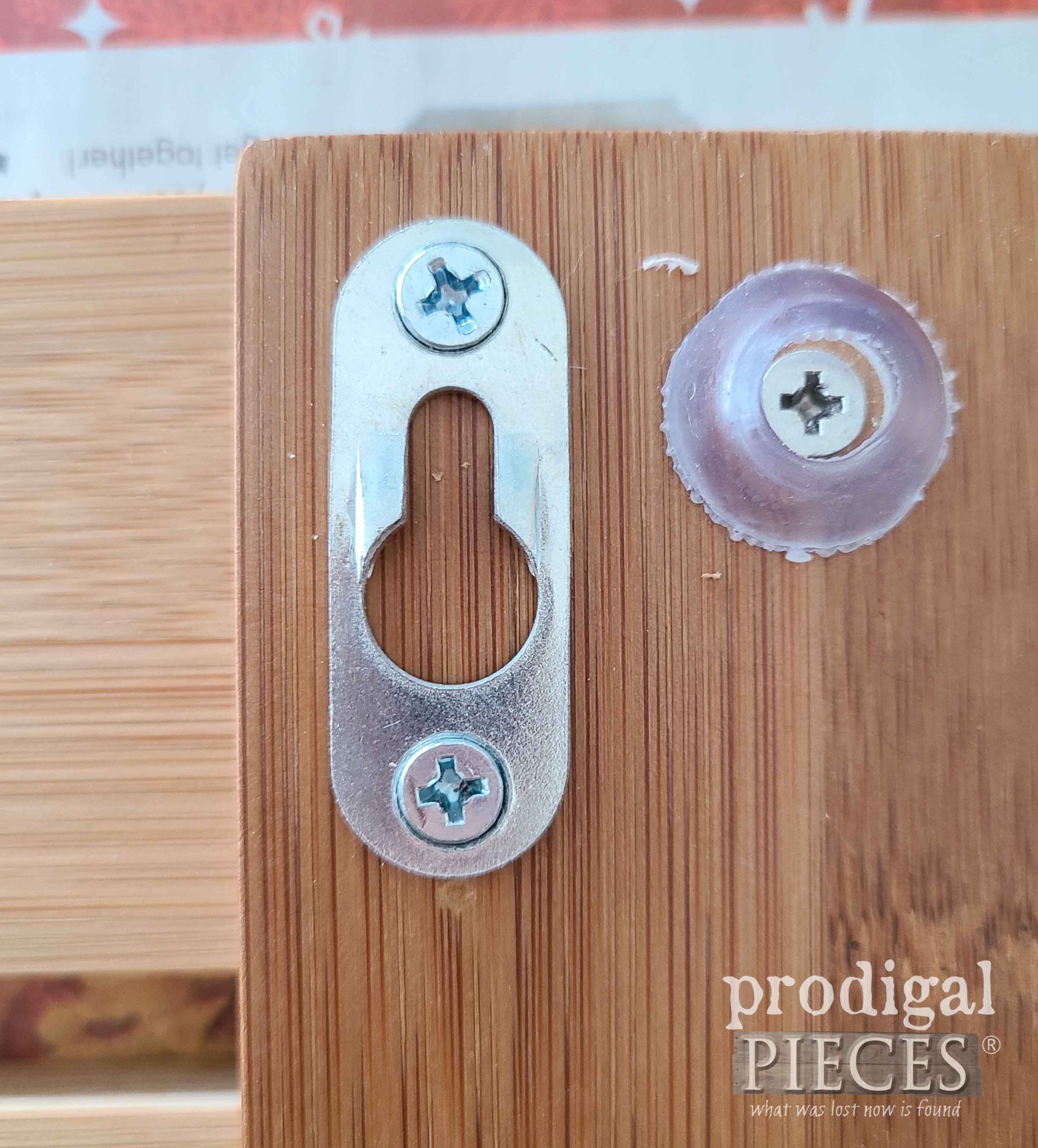 Mounted Keyhole Hardware on Repurposed Trivet by Larissa of Prodigal Pieces | prodigalpieces.com #prodigalpieces