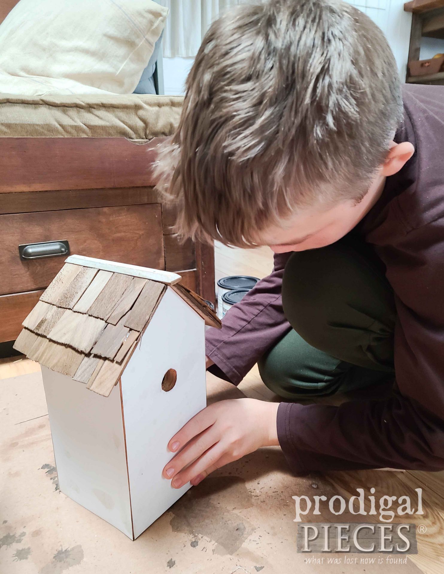 Decorating DIY Birdhouse by Prodigal Pieces KIDS Create | prodigalpieces.com #prodigalpieces #birds #spring #farmhouse
