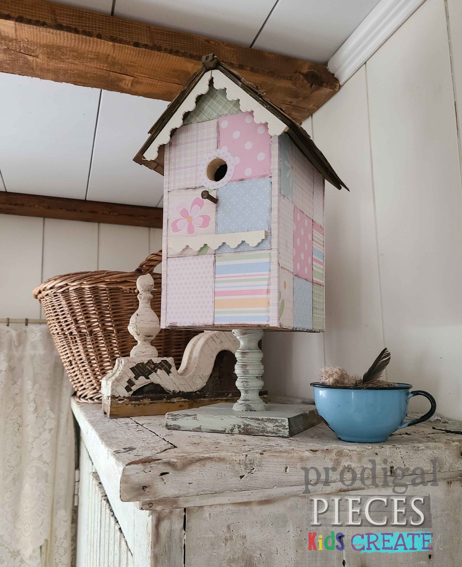 Farmhouse Quilt Birdhouse with Scrapbook Paper Square for Prodigal Pieces KIDS Create | prodigalpieces.com #prodigalpieces #farmhouse #spring #homedecor