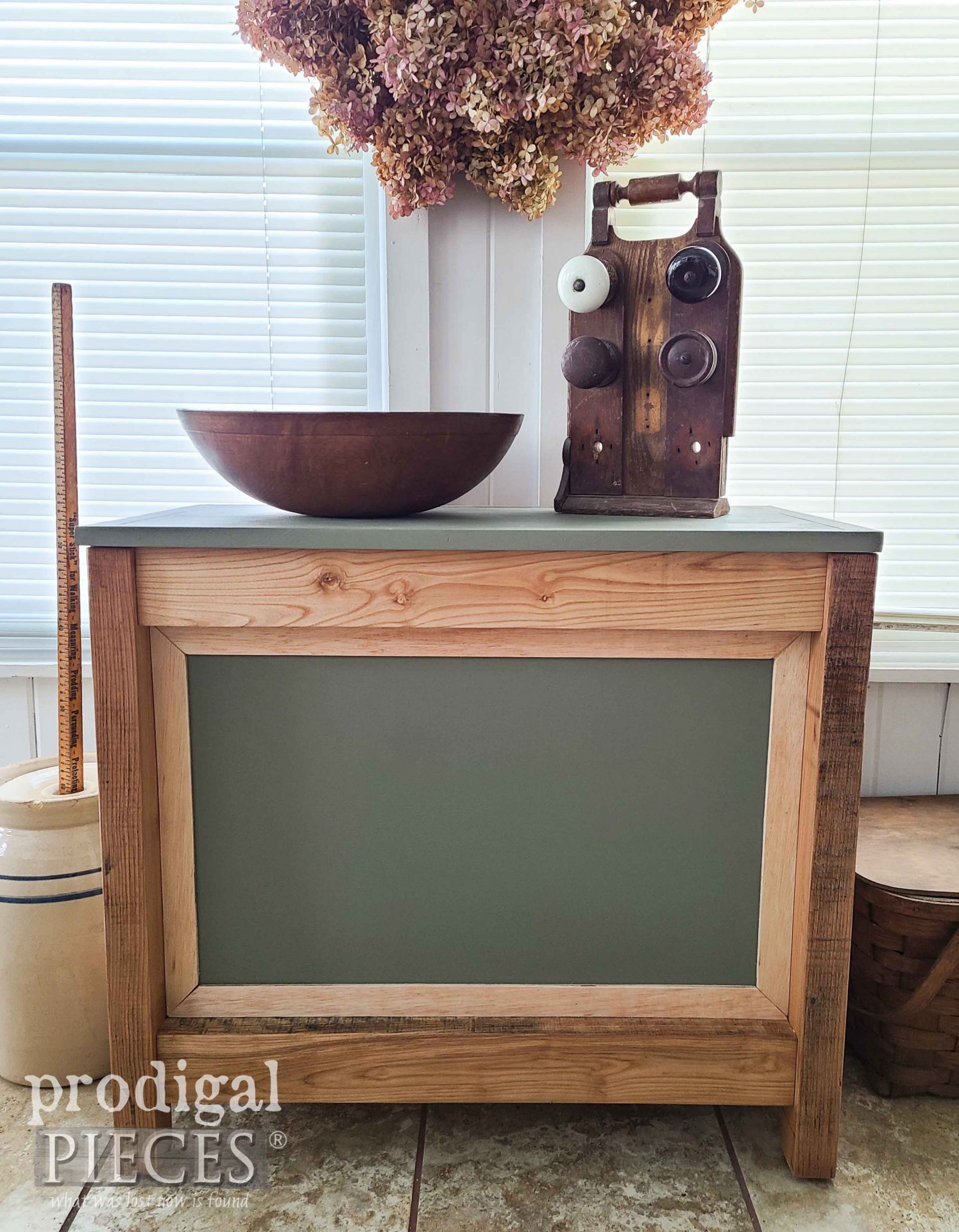 Handmade Farmhouse Chest with Storage Built from Reclaimed Pallet Wood by Larissa of Prodigal Pieces | prodigalpieces.com #prodigalpieces #farmhouse #diy #reclaimed #home
