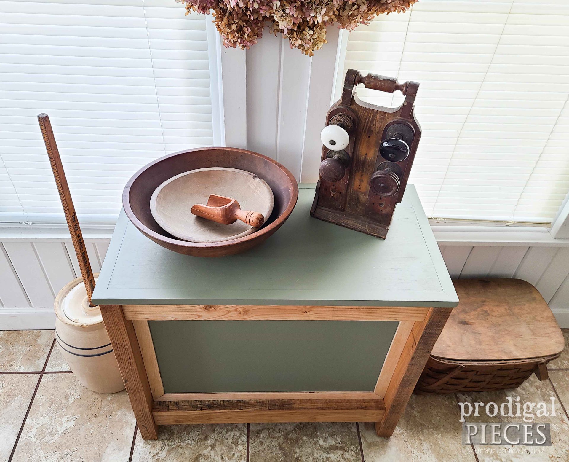 Top View of Rustic Farmhouse Storage Chest from Reclaimed Pallet Wood by Larissa of Prodigal Pieces | prodigalpieces.com #prodigalpieces #diy #storage #furniture #farmhouse