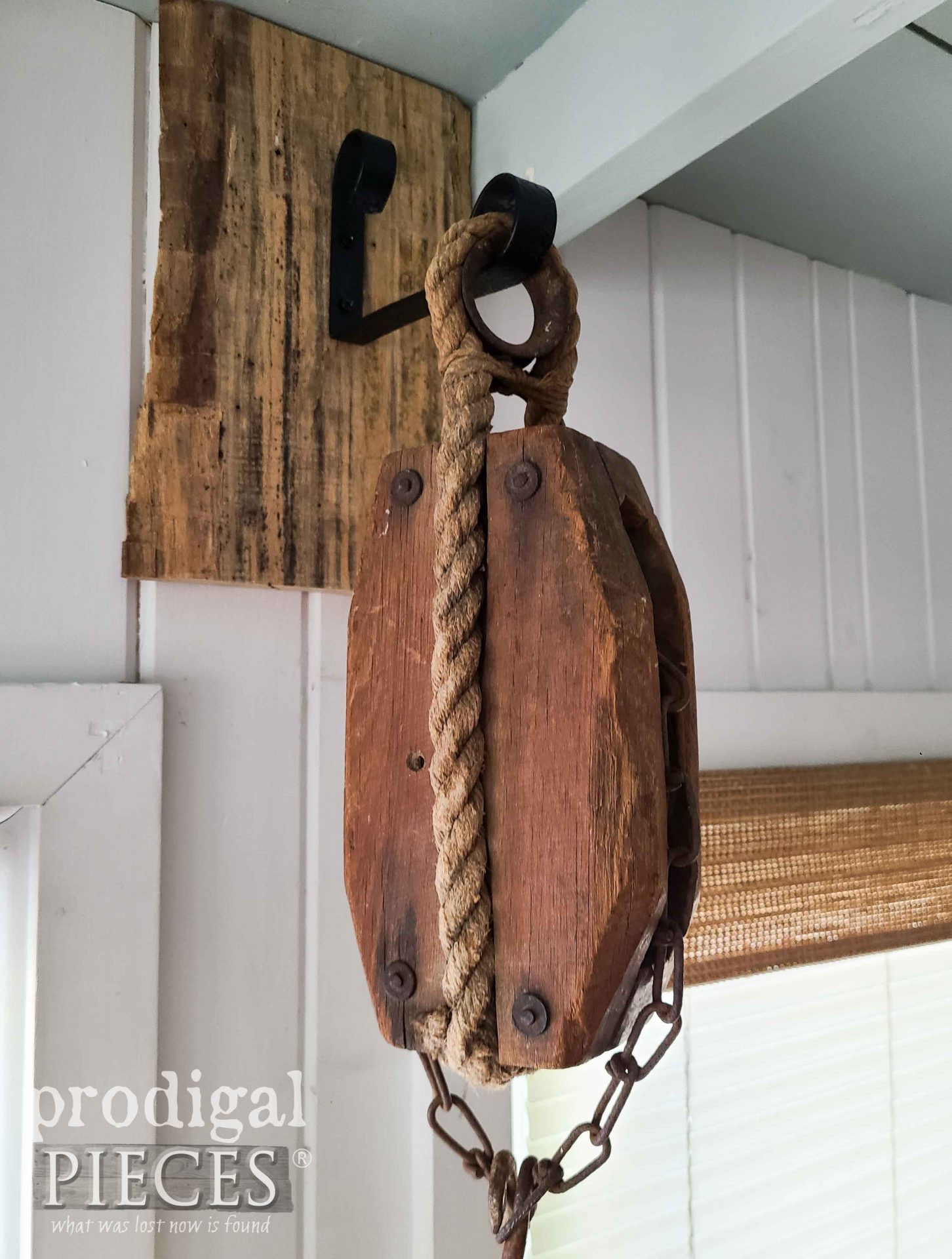 Antique Farmhouse Hay Bale Pulley for Thrifted Basket Makeover by Prodigal Pieces | prodigalpieces.com #prodigalpieces #antique #farmhouse #diy #homedecor