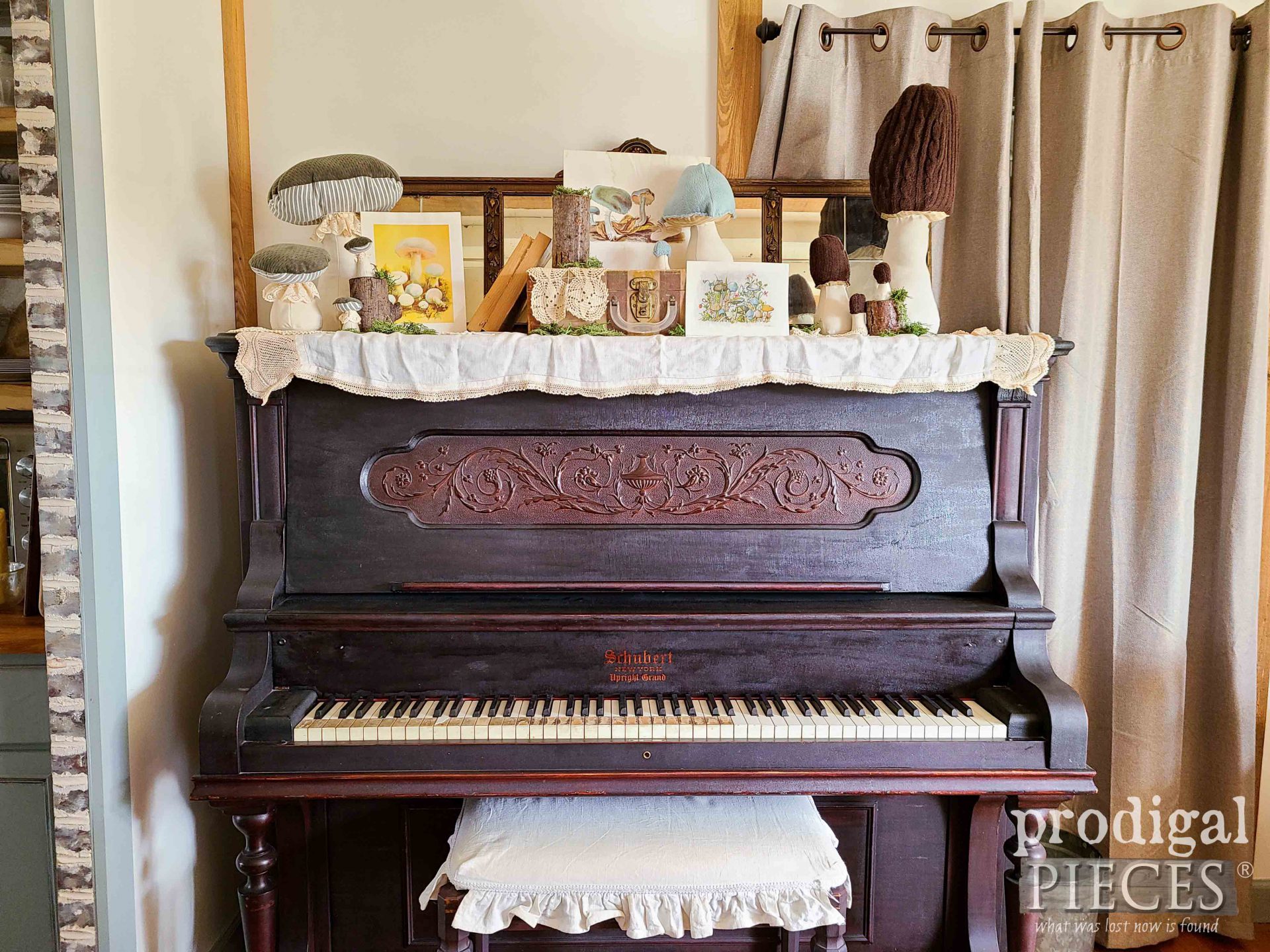 Antique Piano with Spring Vignette Created by Larissa of Prodigal Pieces | prodigalpieces.com #prodigalpieces #handmade #farmhouse #crafts #sewing