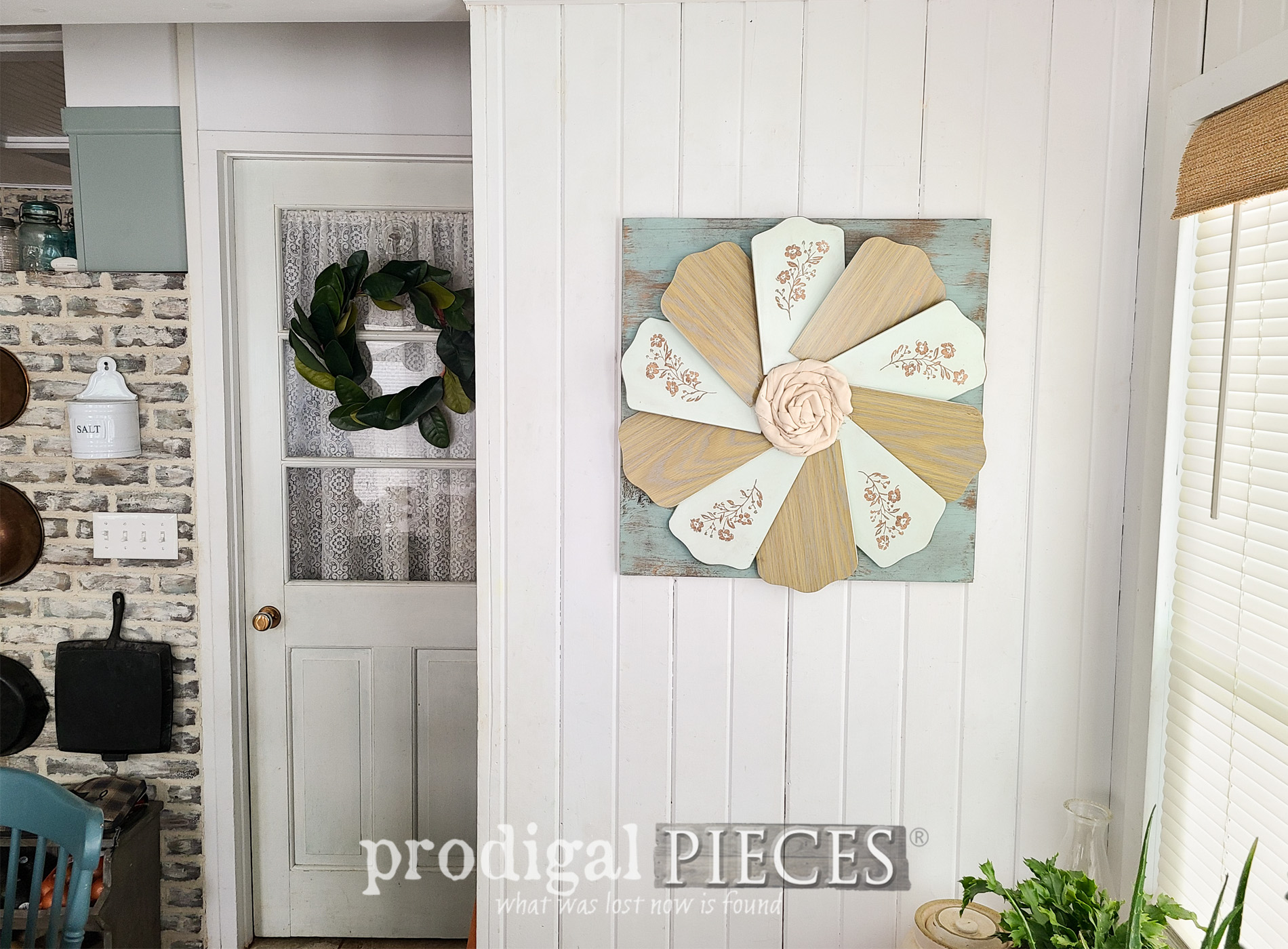 Take those upcycled fan blades and create a farmhouse daisy flower | by Prodigal Pieces | prodigalpieces.com #prodigalpieces #farmhouse #upcycled #diy