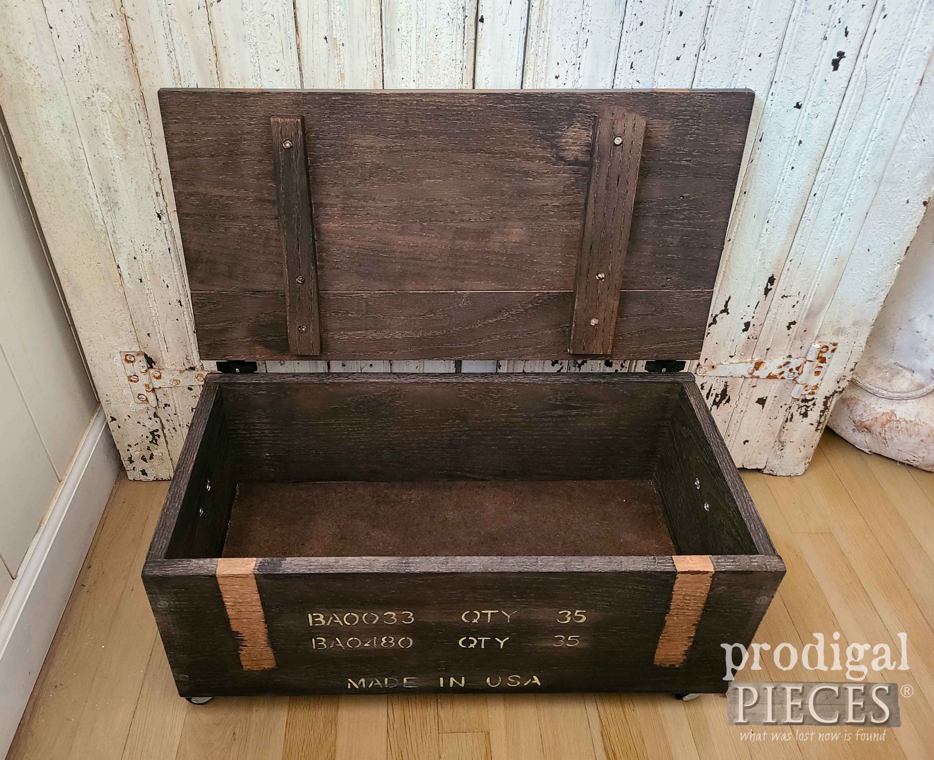 Inside DIY Ammo Box built by Larissa of Prodigal Pieces | prodigalpieces.com #prodigalpieces #hadnmade #upcycled #farmhouse #storage