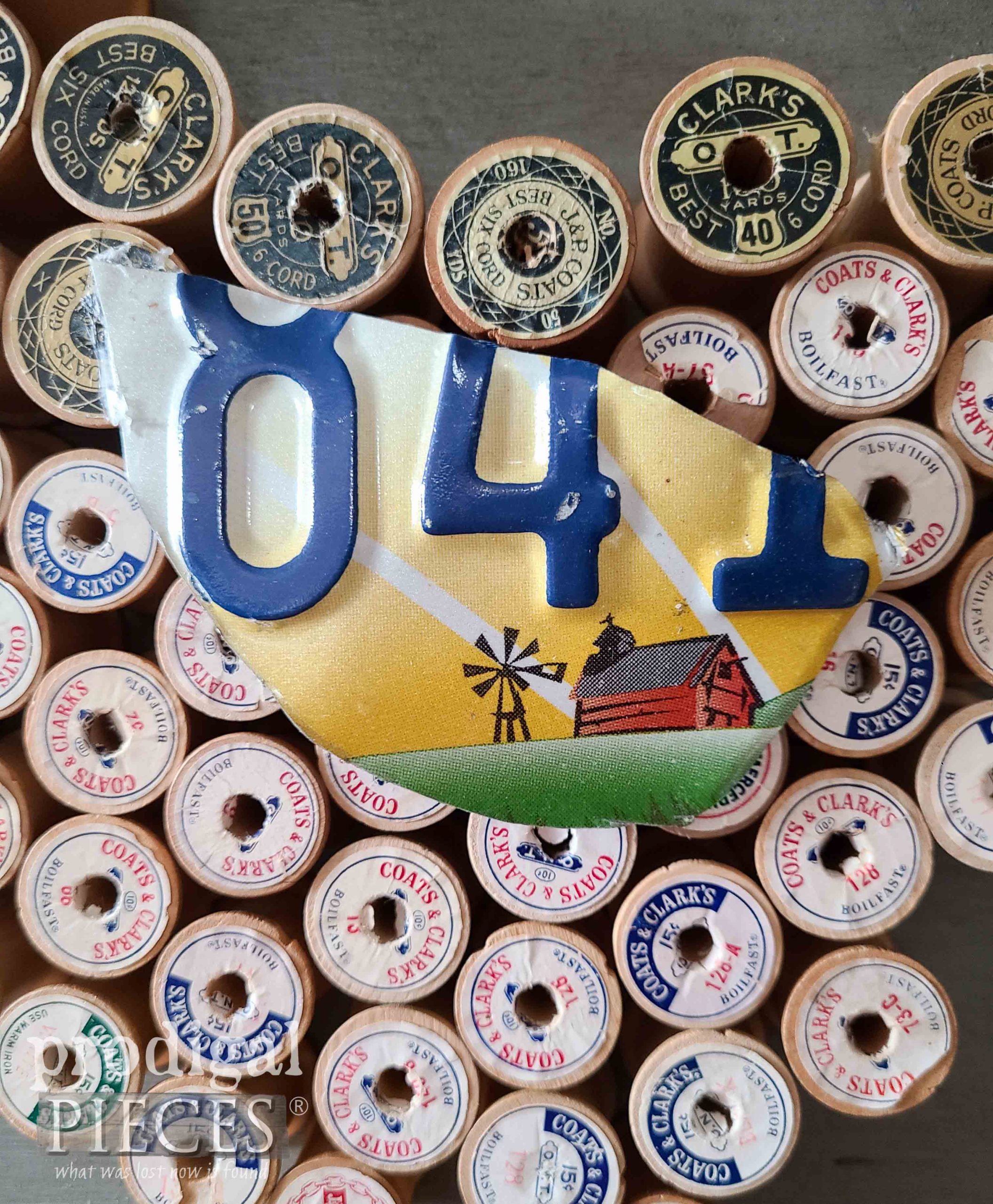 License Plate Art on Upcycled Wooden Thread Spools by Larissa of Prodigal Pieces | prodigalpieces.com #prodigalpieces #art