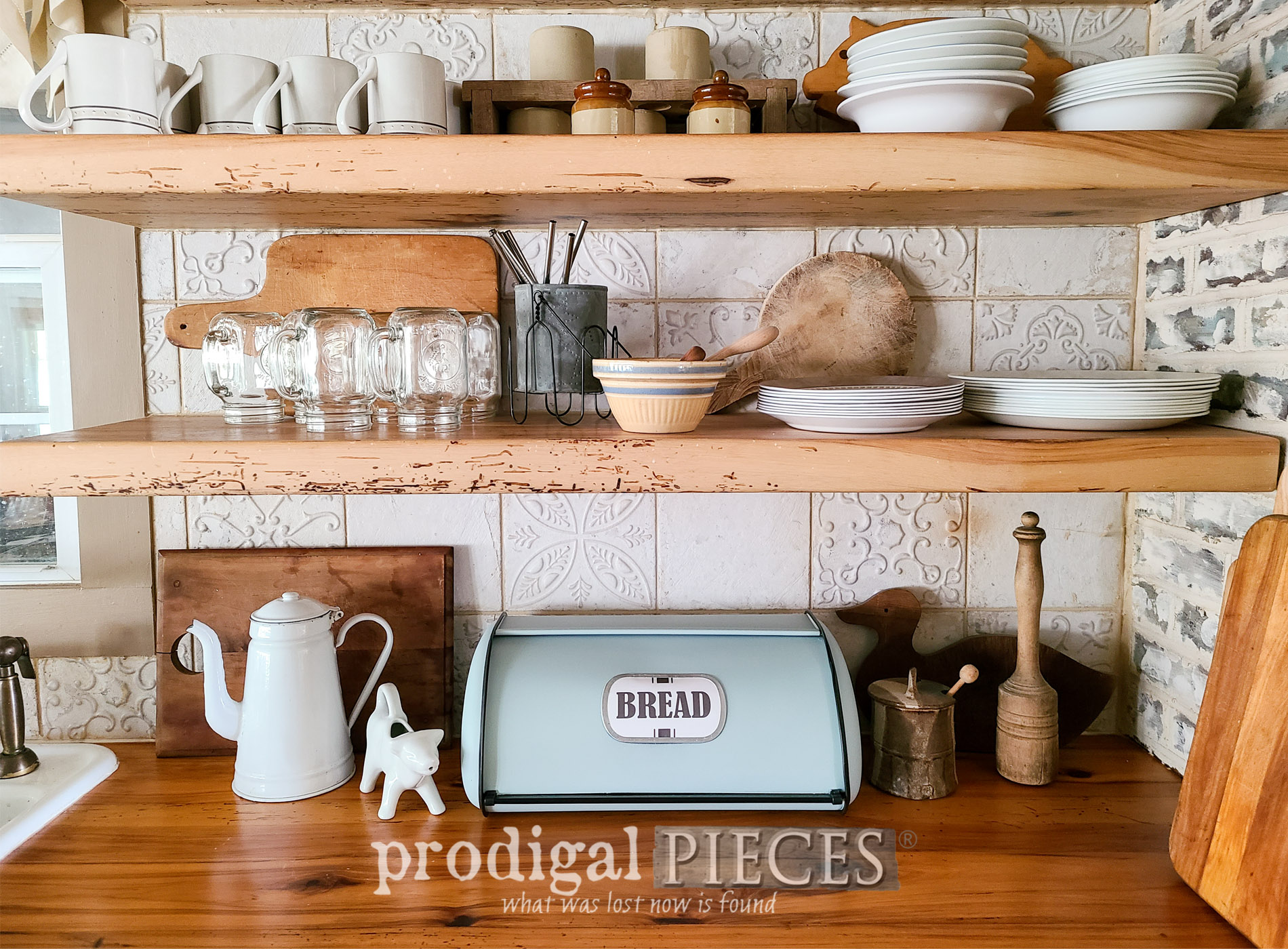 Featured DIY Bread Box Makeover by Larissa of Prodigal Pieces | prodigalpieces.com #prodigalpieces #diy #farmhouse #kitchen #homedecor