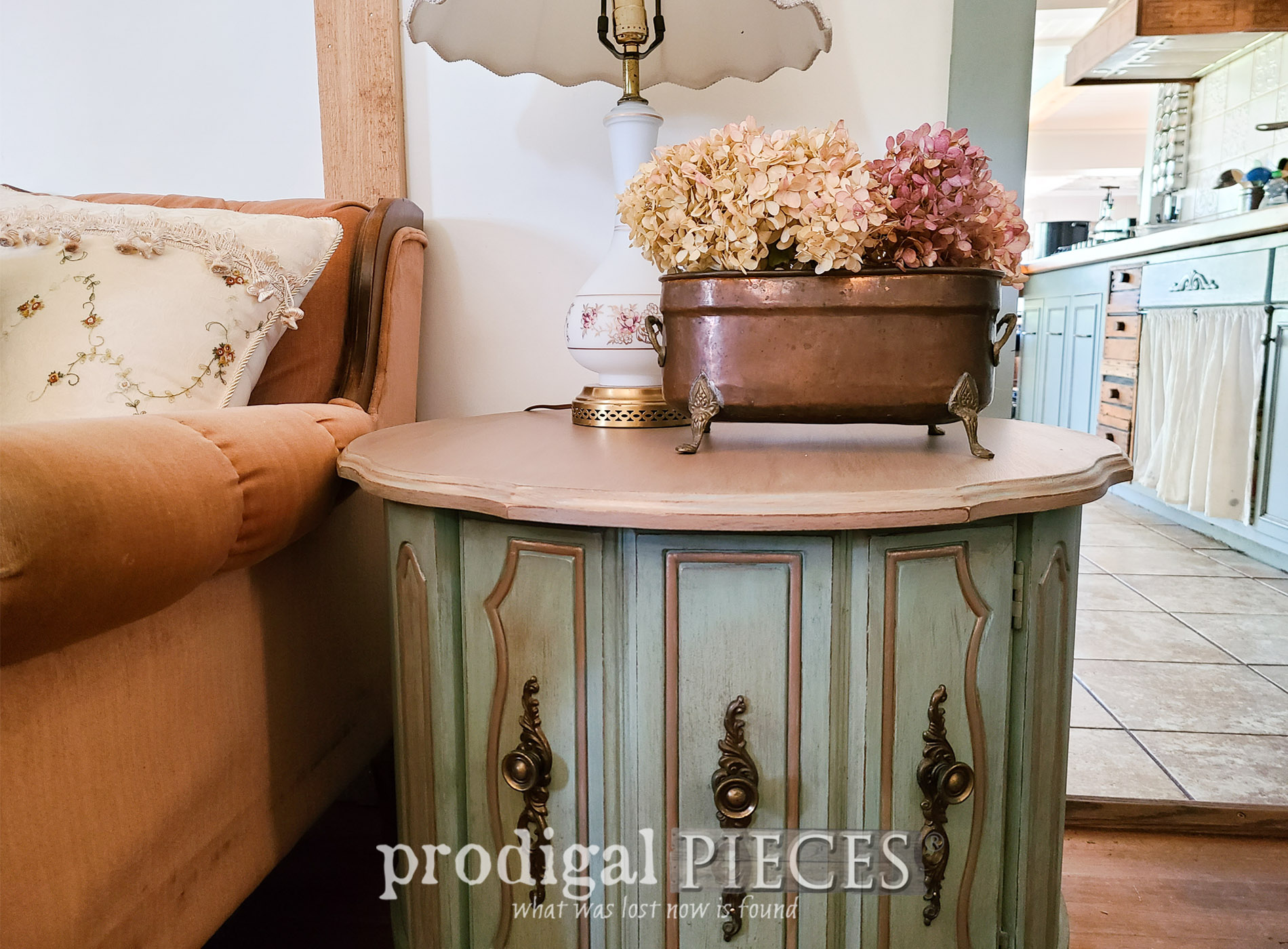 Featured French Provinicial Side Table Makeover by Larissa of Prodigal Pieces | prodigalpieces.com #prodigalpieces #furniture #diy #homedecor