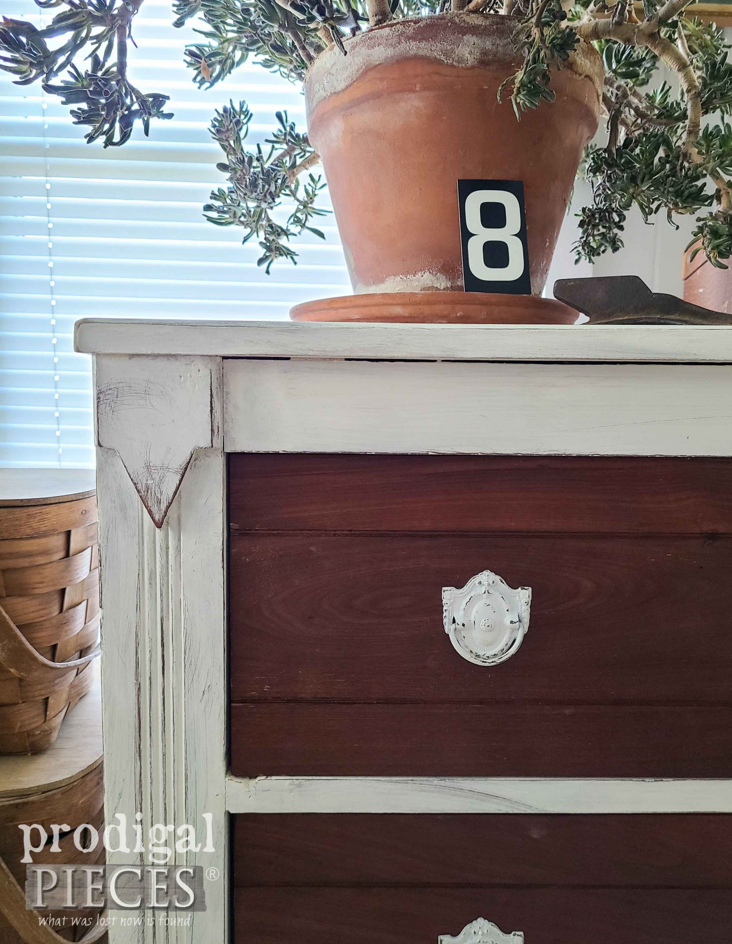Rustic Farmhouse Chest with Update by Larissa of Prodigal Pieces | prodigalpieces.com #prodigalpieces #diy #farmhouse