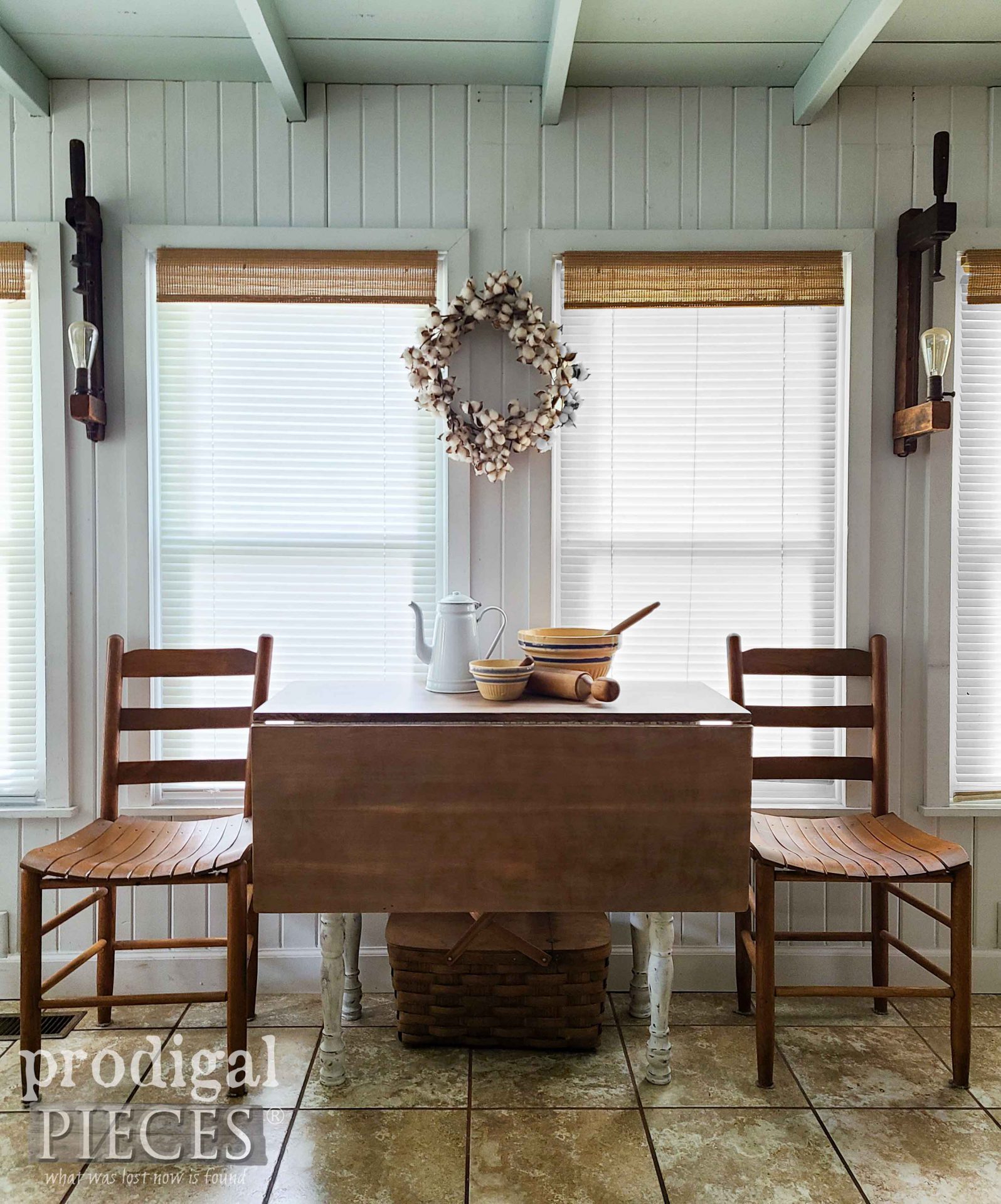 Vintage Farmhouse Drop-Leaf Dining Table Makeover by Larissa of Prodigal Pieces | prodigalpieces.com #prodigalpieces #farmhouse #vintage #furniture #diy
