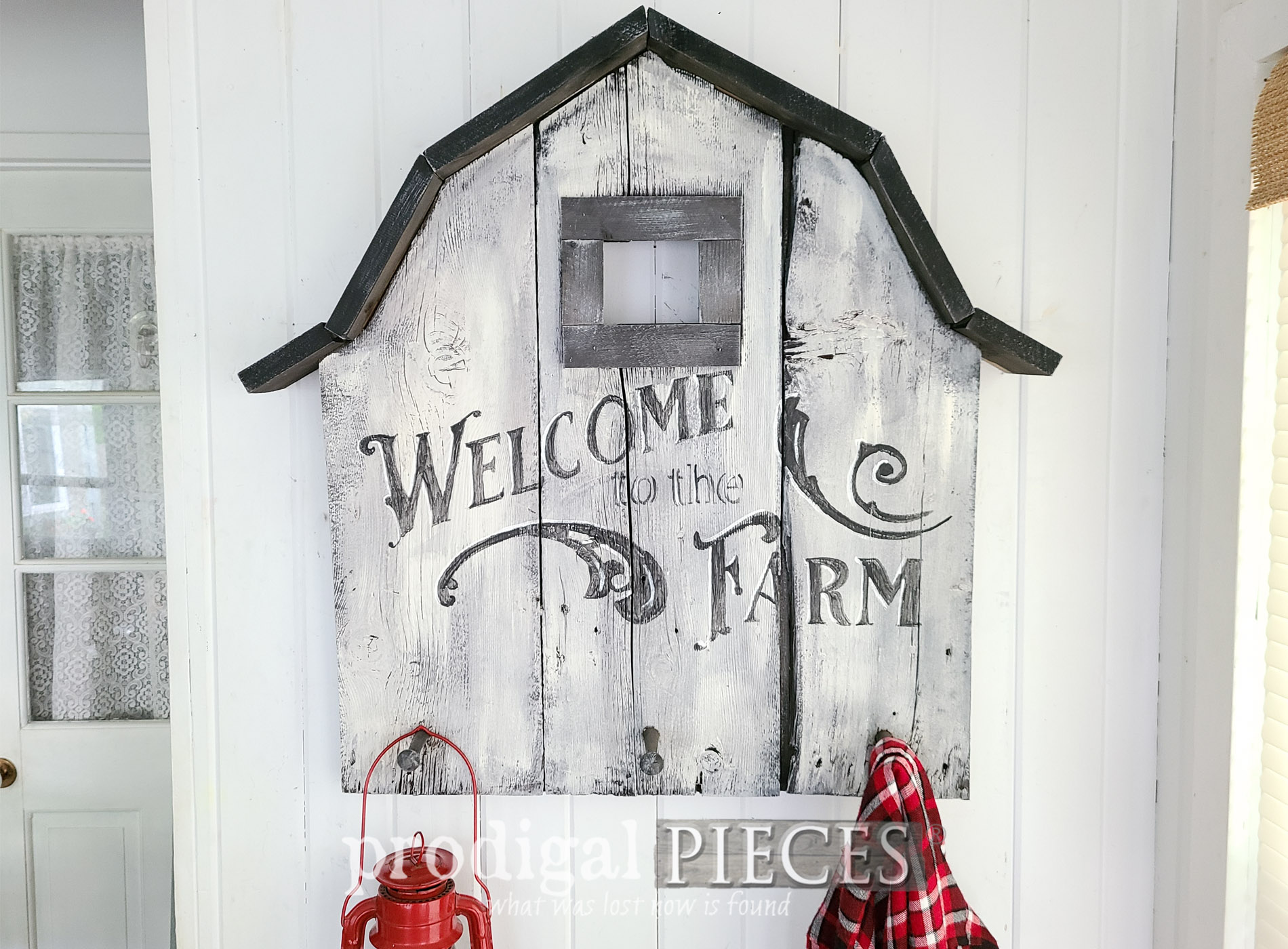 Featured Reclaimed Wood Barn Rack by Larissa of Prodigal Pieces | prodigalpieces.com #prodigalpieces #farmhouse #diy #home #reclaimed