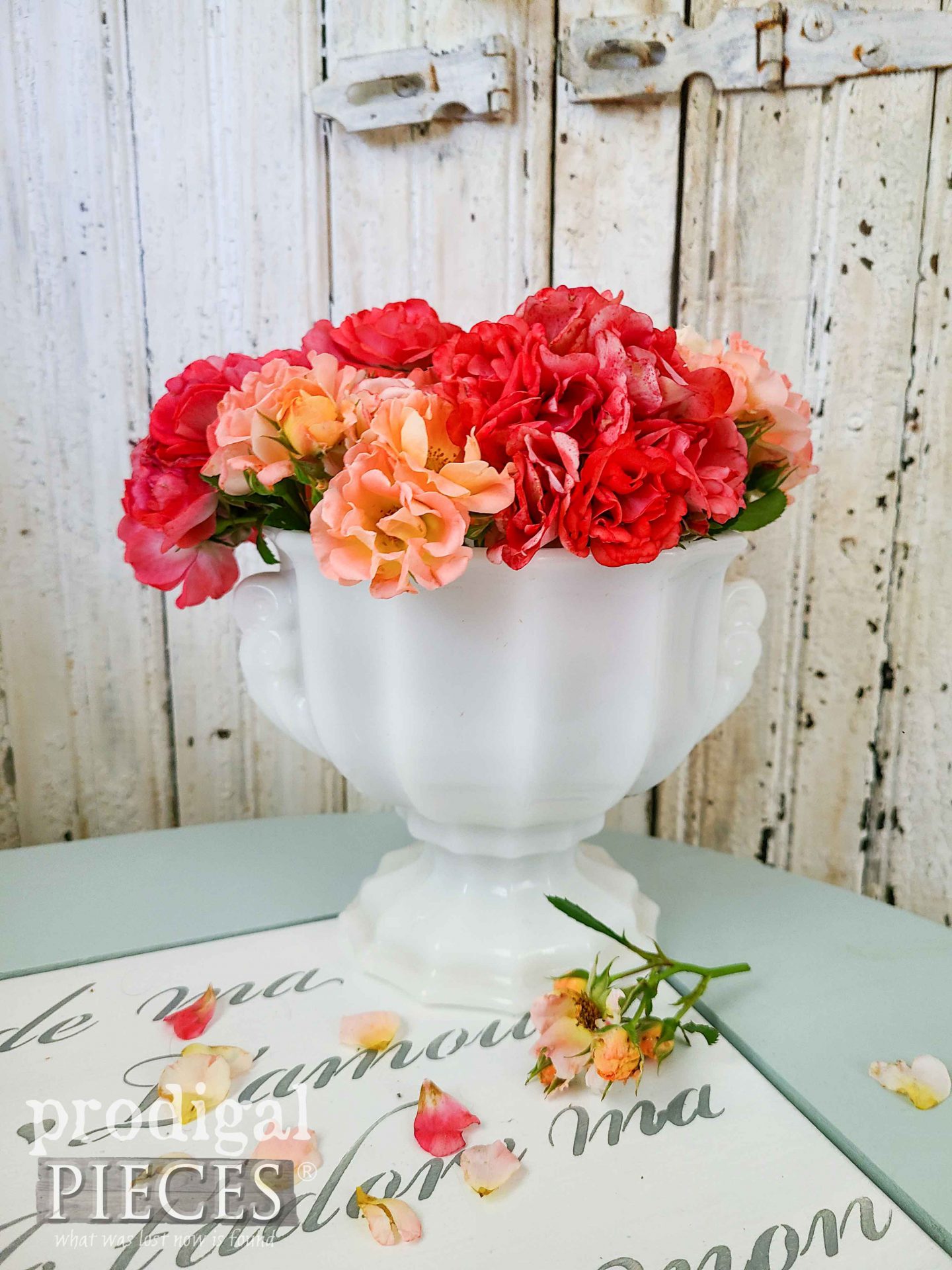 MIlk Glass and Roses by Larissa of Prodigal Pieces | prodigalpieces.com #prodigalpieces #roses #vintage