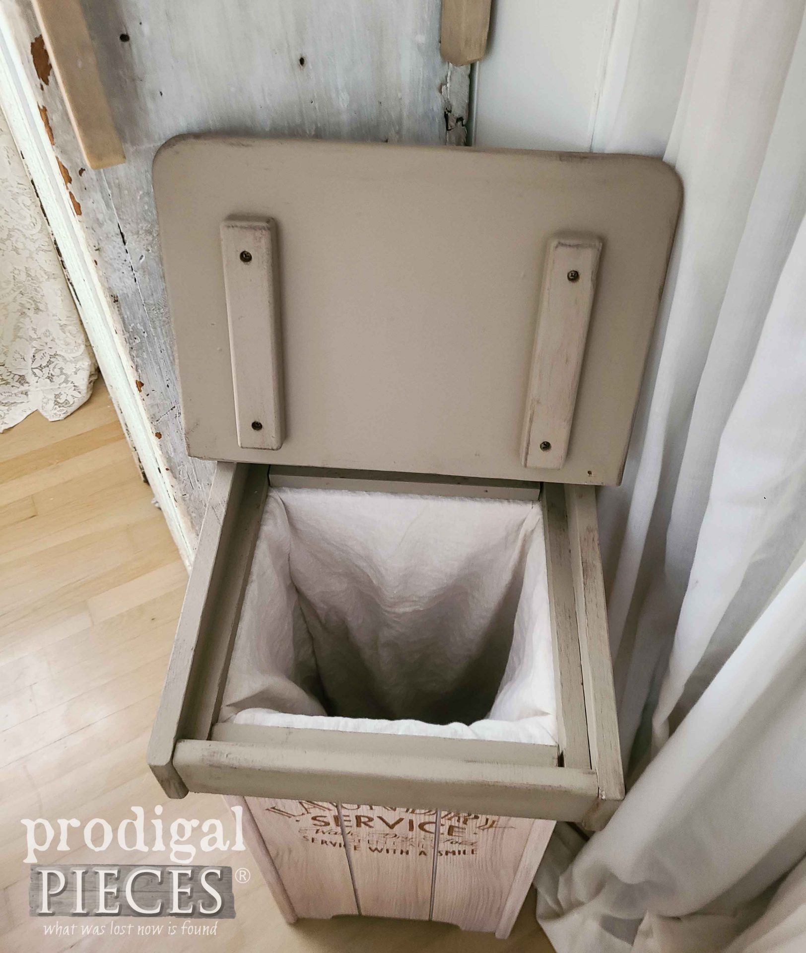 Open Laundry Bin with Linen Laundry Bag by Larissa of Prodigal Pieces | prodigalpieces.com #prodigalpieces #handmade #diy