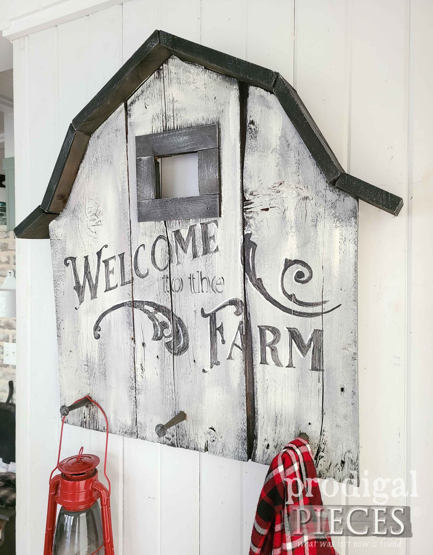 Rustic Farmhouse Welcome Sign from Curbside Reclaimed Wood Barn by Larissa of Prodigal Pieces | prodigalpieces.com #prodigalpieces #farm #homedecor #diy