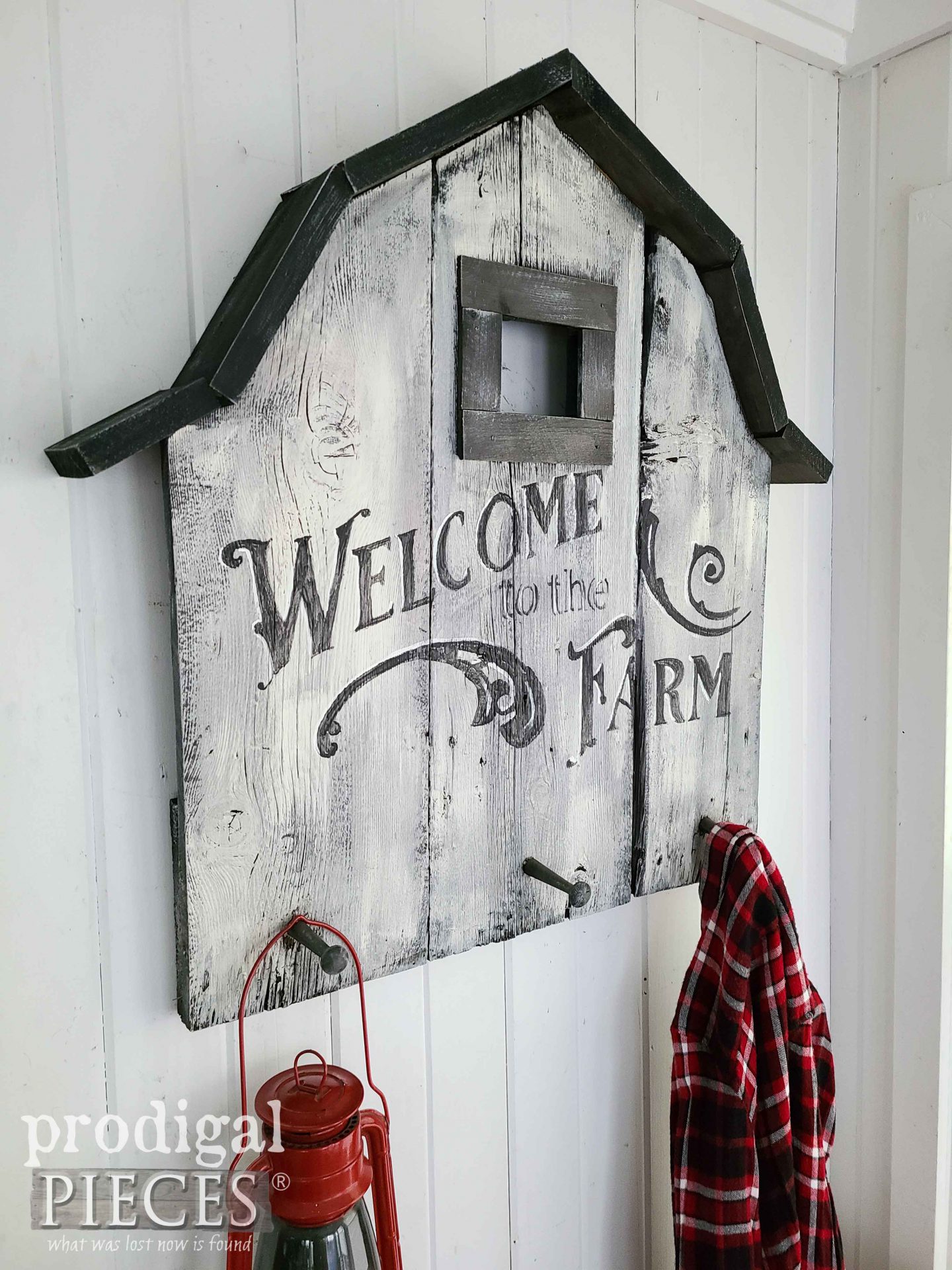 Side View of Reclaimed Wood Barn Sign by Larissa of Prodigal Pieces | prodigalpieces.com #prodigalpieces #farmhouse #homedecor