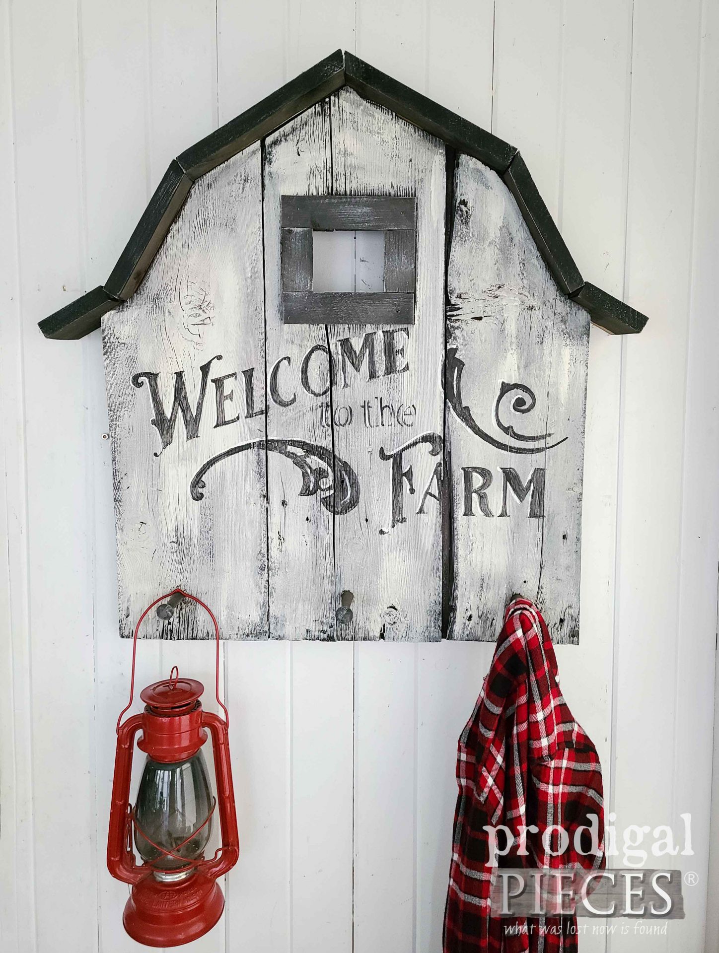 Welcome to the Farm Sign Rack from Reclaimed Wood Barn by Larissa of Prodigal Pieces | prodigalpieces.com #prodgialpieces #farm #reclaimed #diy