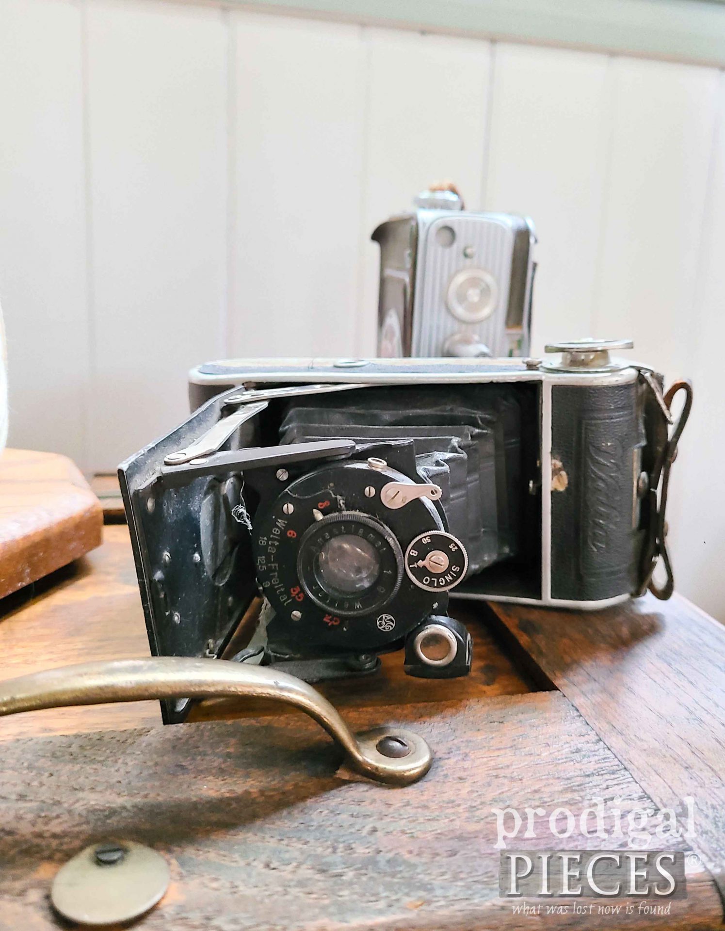 Antique Camera for Industrial Decor | Prodigal Pieces | prodigalpieces.com #prodigalpieces #camera