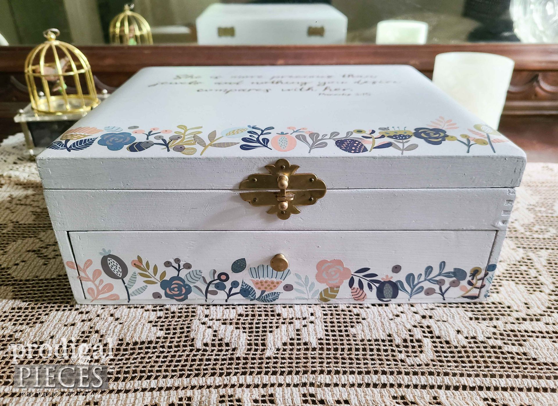 Boho Style Jewelry Box by Larissa of Prodigal Pieces | prodigalpieces.com #prodigalpieces #repurposed #jewelry #boho