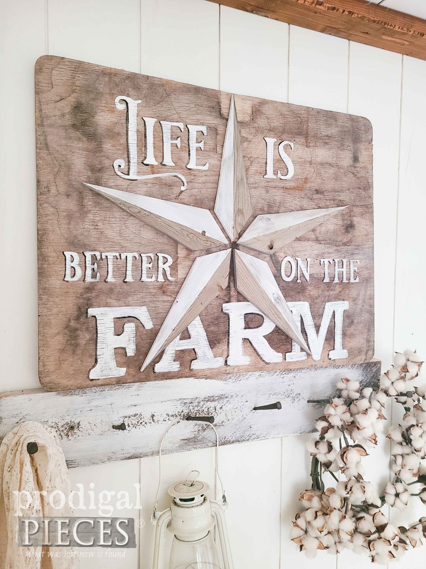 DIY Reclaimed Wood Star Farmhouse Sign by Larissa of Prodigal Pieces | prodigalpieces.com #prodigalpieces #farmhouse #diy #reclaimed