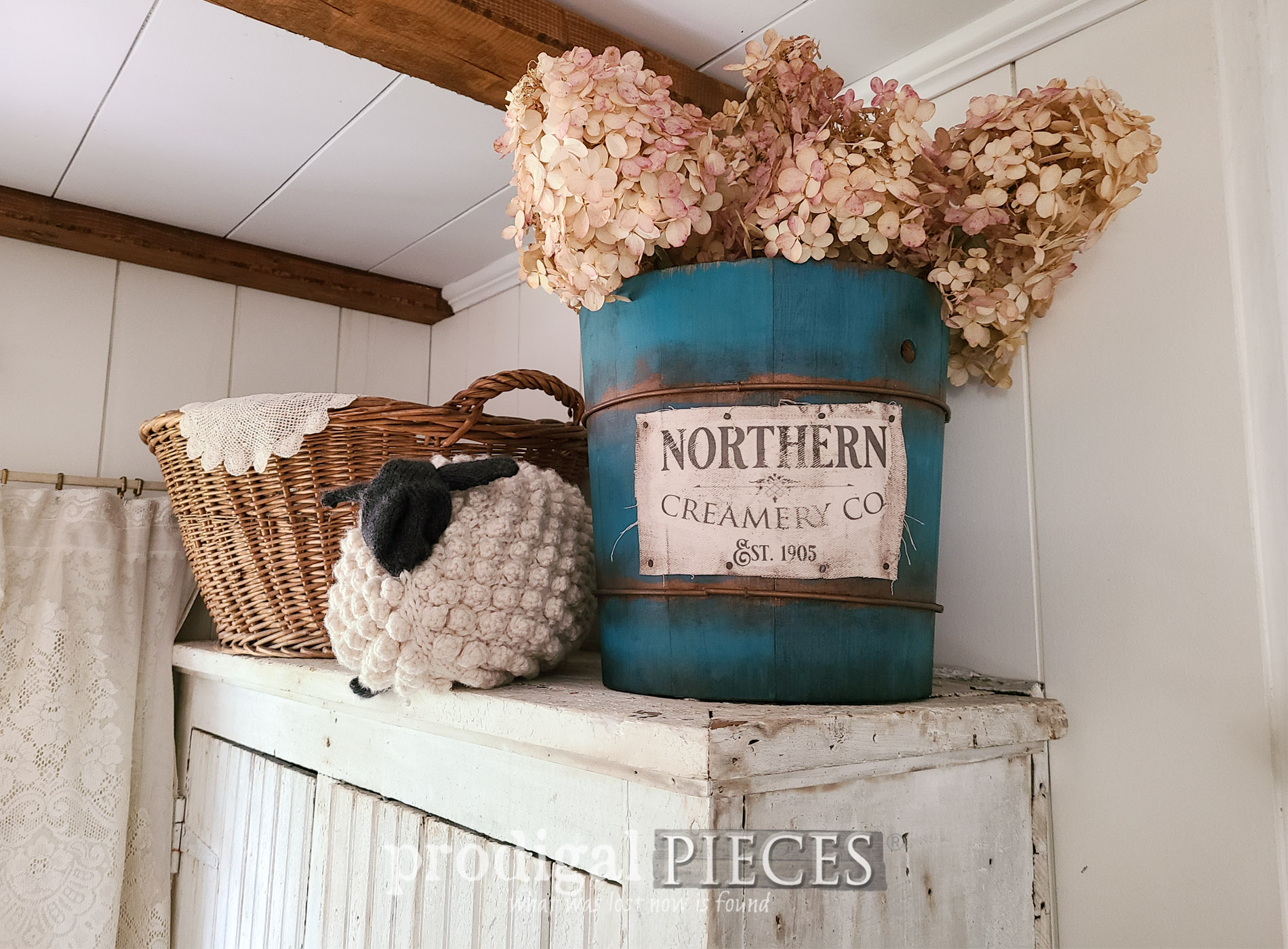 Featured Vintage Ice Cream Bucket Makeover by Larissa of Prodigal Pieces | prodigalpieces.com #prodigalpieces #farmhouse #diy #vintage