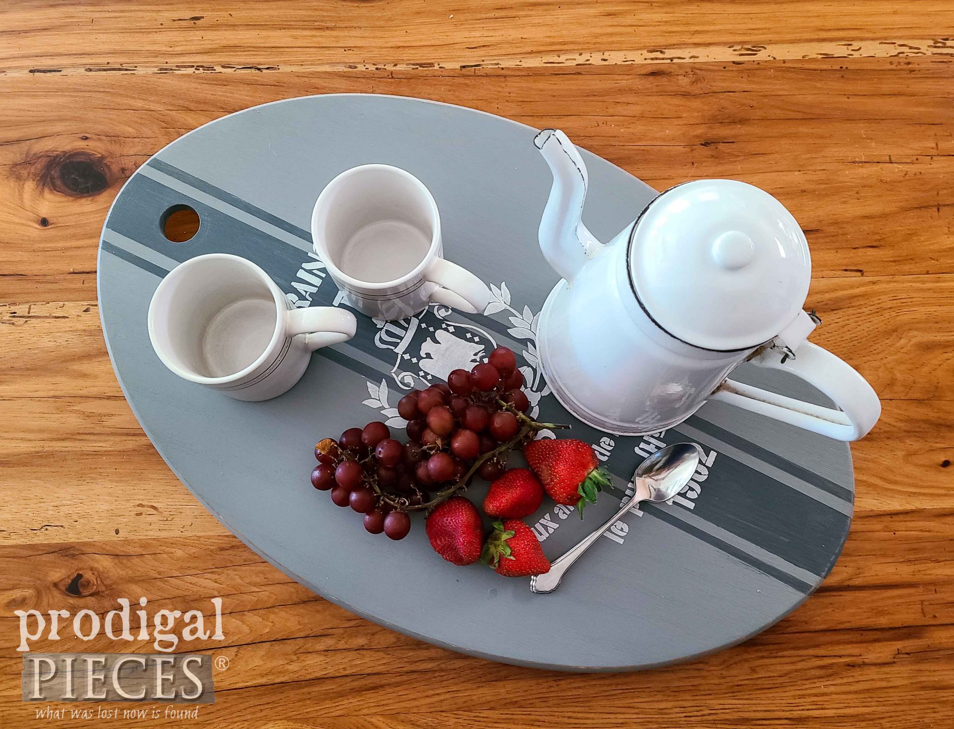 French Farmhouse Serving Tray by Larissa of Prodigal Pieces | prodigalpieces.com #prodigalpieces #farmhouse #upcycled