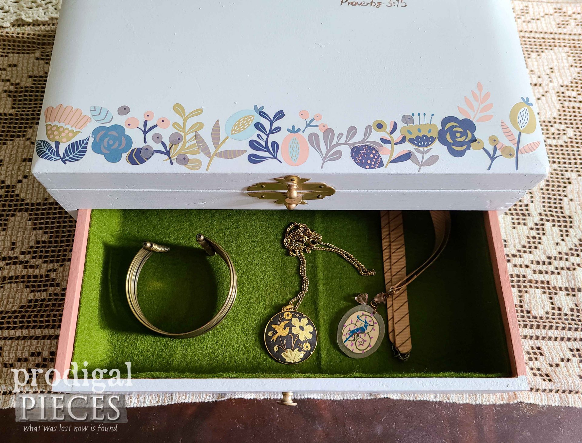 DIY Jewelry Box Drawer Open | prodigalpieces.com #prodigalpieces #jewelry #diy #boho
