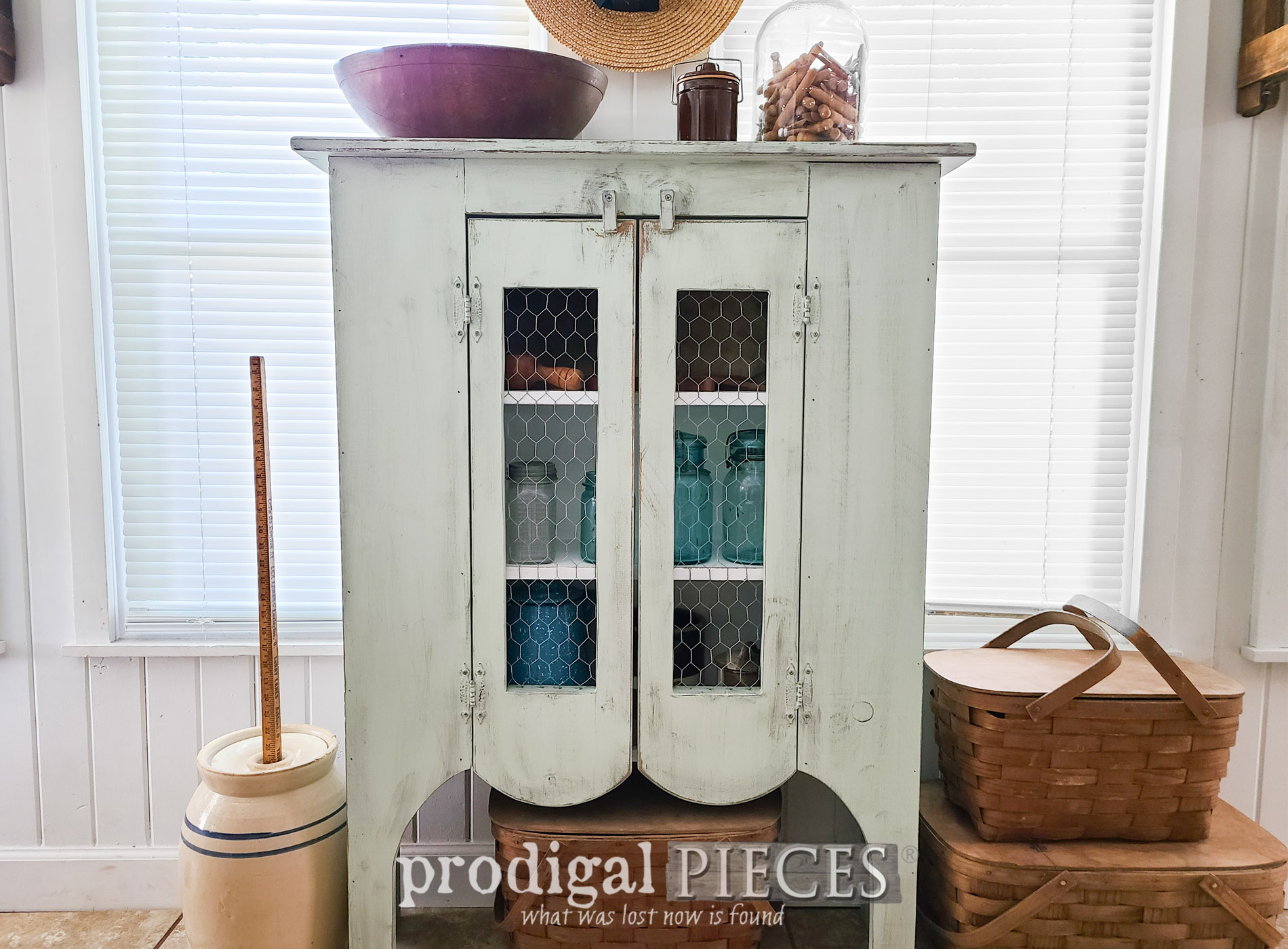 Featured Vintage Pie Safe Cupboard Makeover by Larissa of Prodigal Pieces | prodigalpieces.com #prodigalpieces #farmhouse #diy #furniture