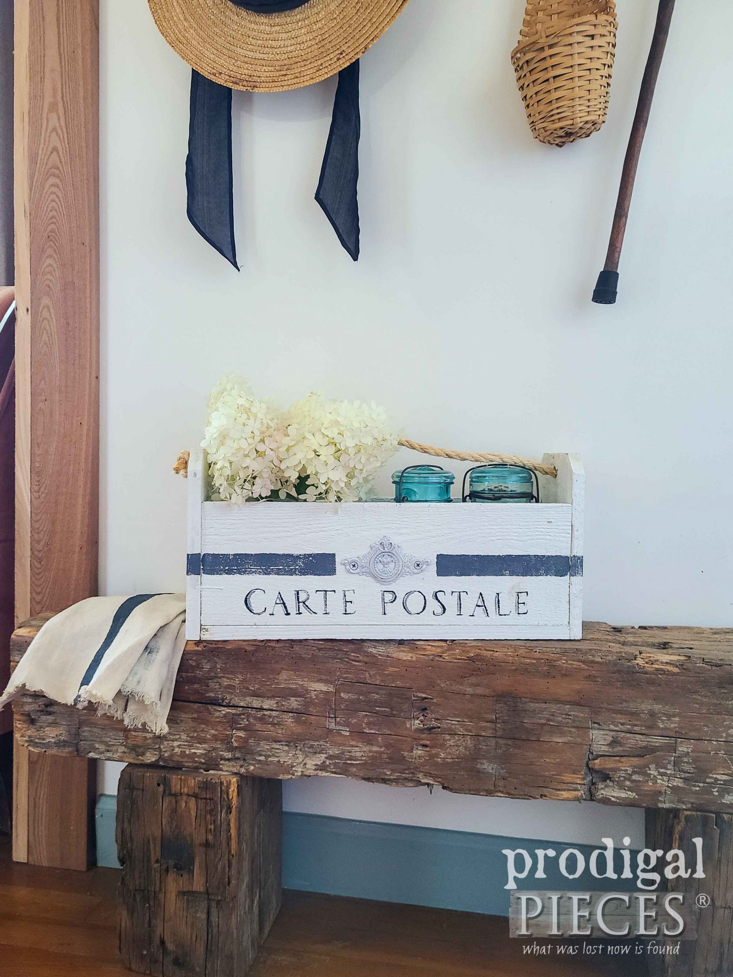 French Farmhouse DIY Tote from Upcycled Fence Panels by Larissa of Prodigal Pieces | prodigalpieces.com #prodigalpieces #french #farmhouse