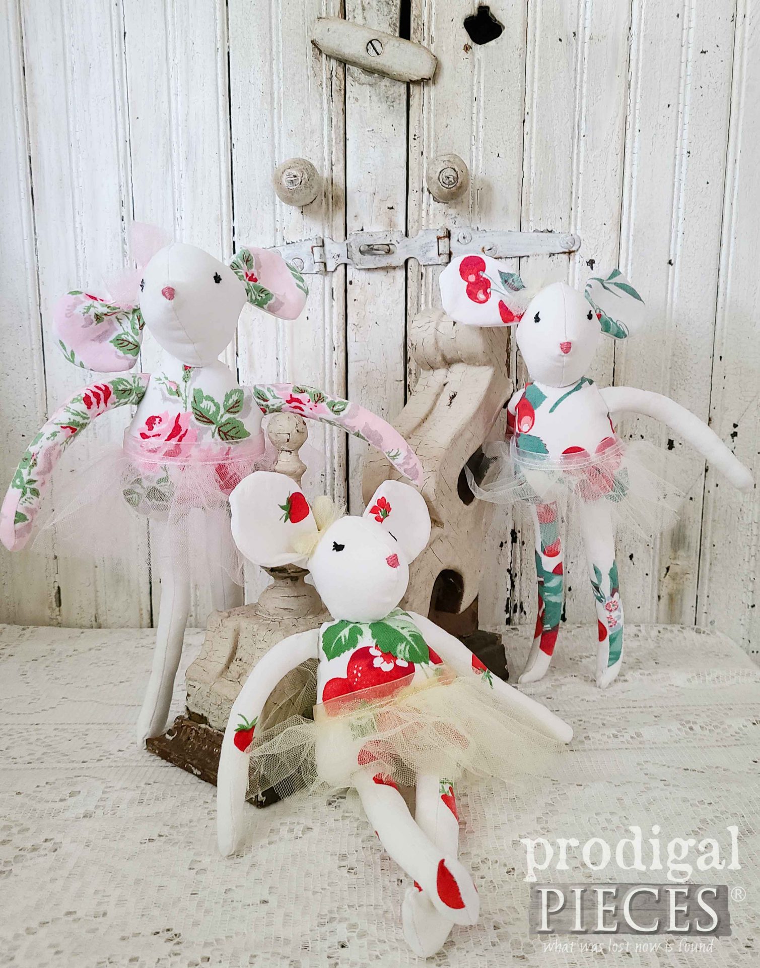 Handmade Fabric Mouse Dolls by Larissa of Prodigal Pieces | prodigalpieces.com #prodigalpieces #diy #refashion #dolls #ballerina