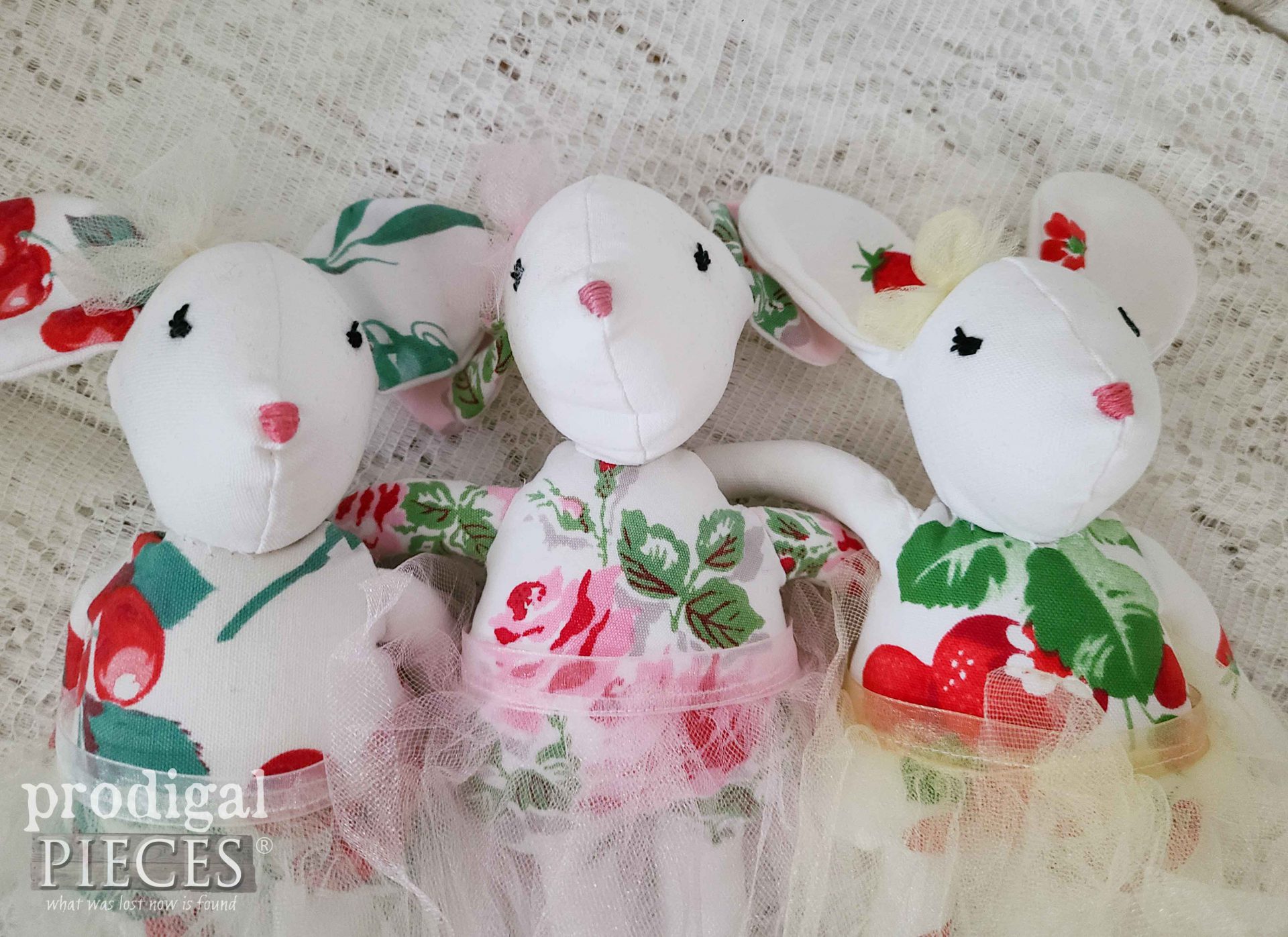 Handmade Mouse Ballerina Dolls from Vintage Tablecloth by Larissa of Prodigal Pieces | prodigalpieces.com #prodigalpieces #handmade #mouse #handmade #upcycled