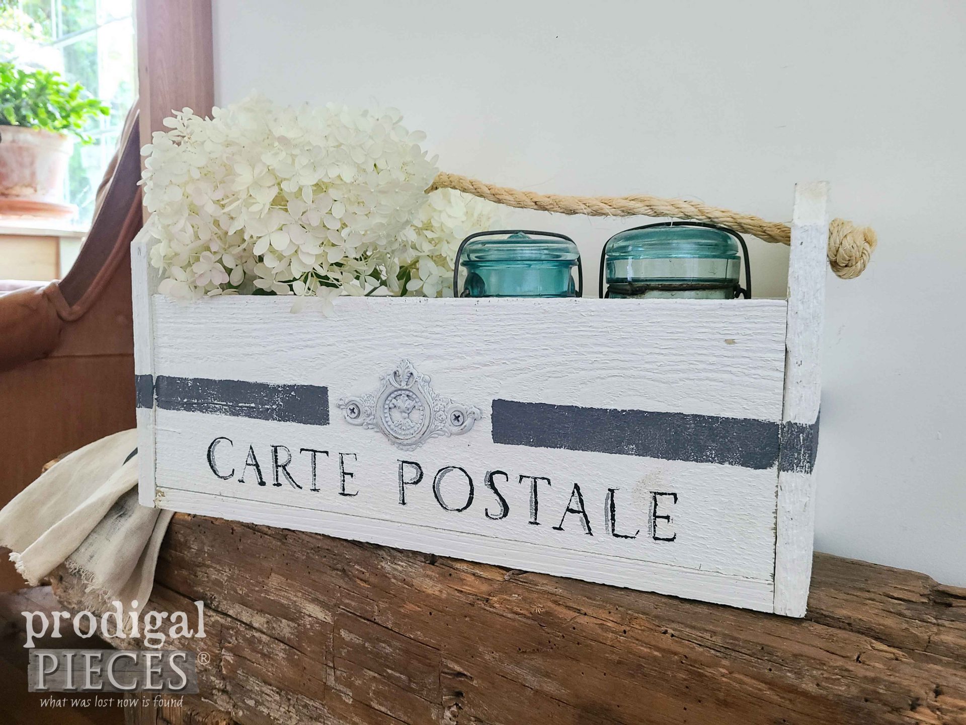 Rustic French Tote from Upcycled Fence Panel by Larissa of Prodigal Pieces | prodigalpieces.com #prodigalpieces #french #diy #farmhouse