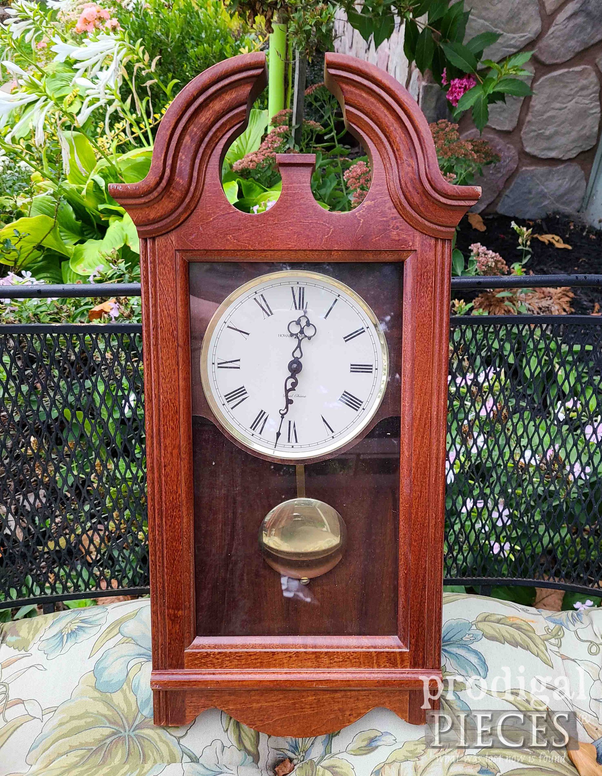 Vintage Wall Clock Before Upcycle by Larissa of Prodigal Pieces | prodigalpieces.com #prodigalpieces