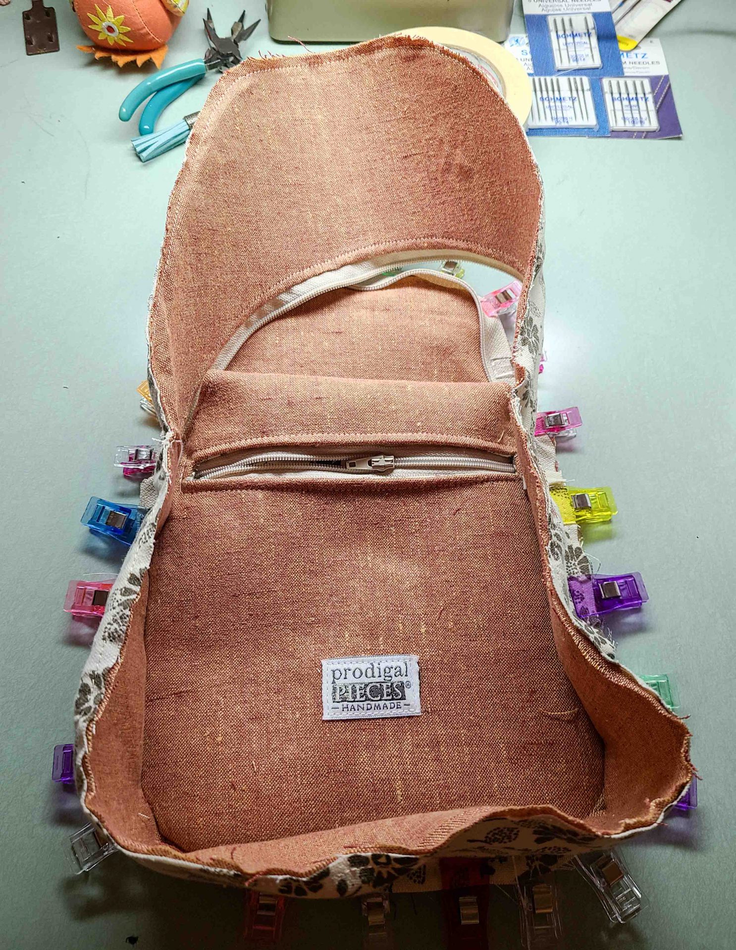 Assembling DIY Sling Bag | prodigalpieces.com #prodigalpieces