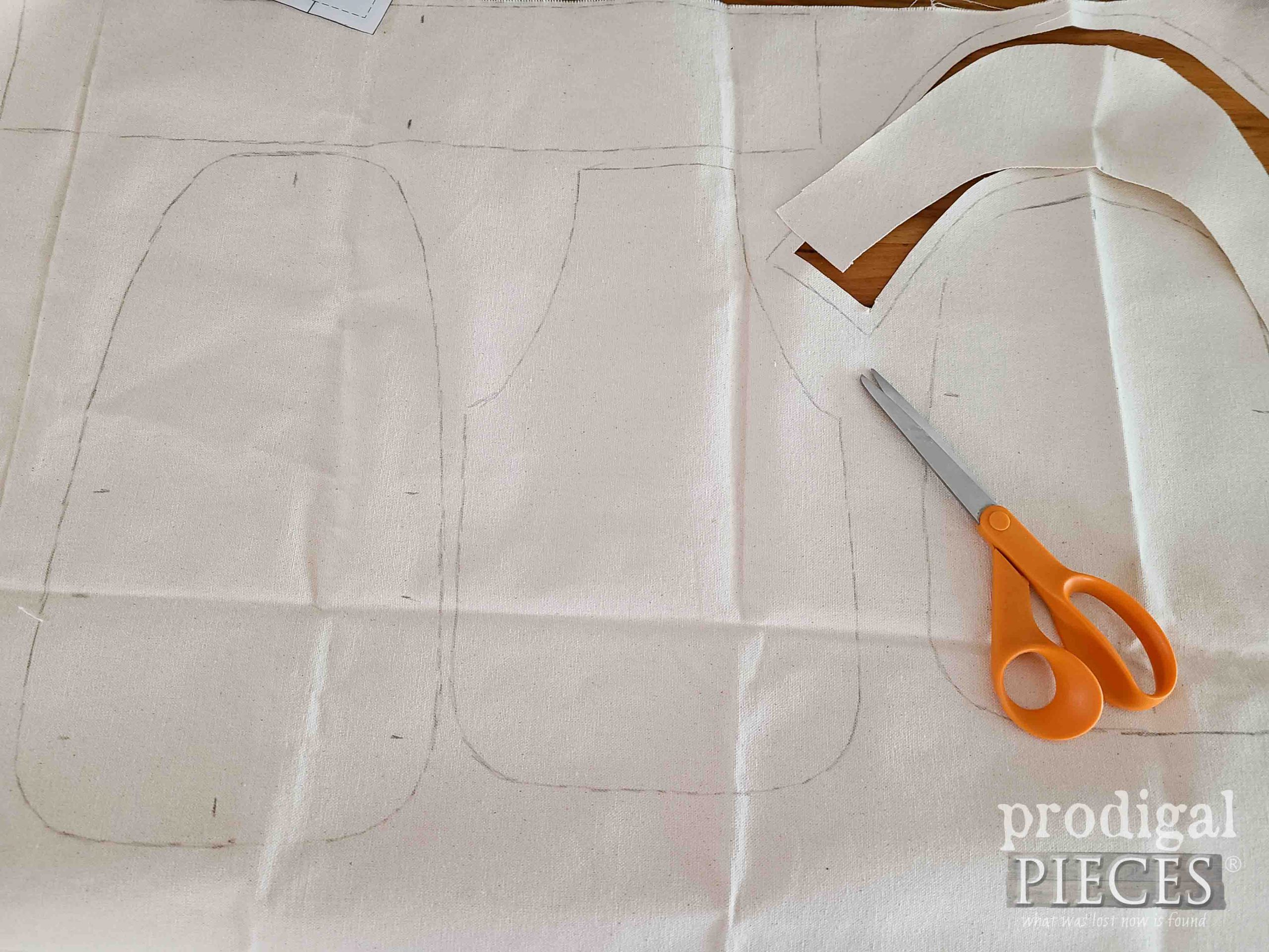 Cutting Out Canvas Interfacing for DIY Bag | prodigalpieces.com #prodigalpieces