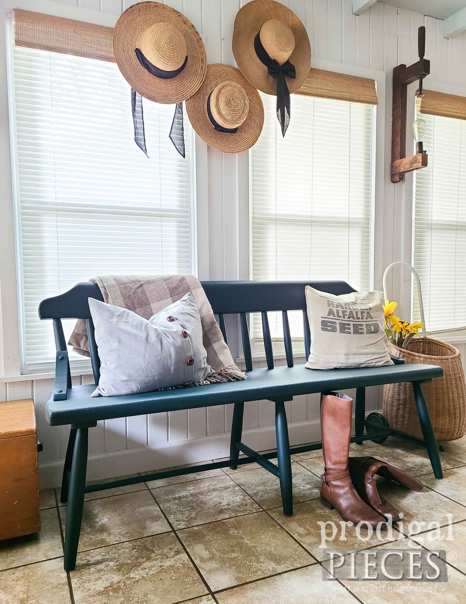 Vintage Country Styling of Farmhouse Bench Makeover by Larissa of Prodigal Pieces | prodigalpieces.com #prodigalpieces #country #farmhouse