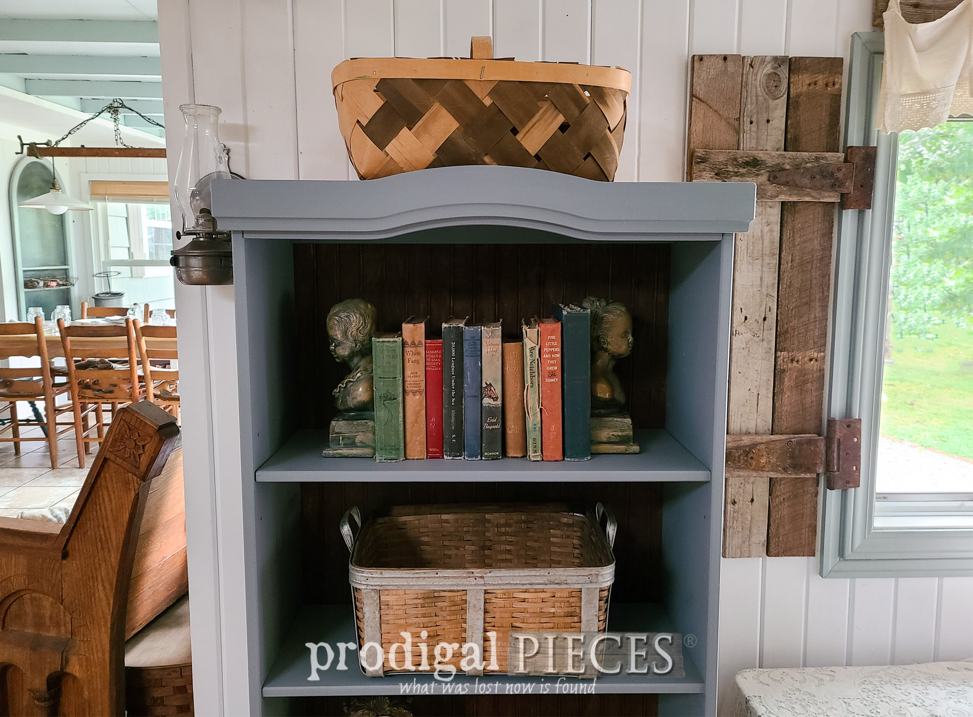 Featured Framhouse Bookcase by Larissa of Prodigal Pieces |prodigalpieces.com #prodigalpieces #furniture #diy #homedecor