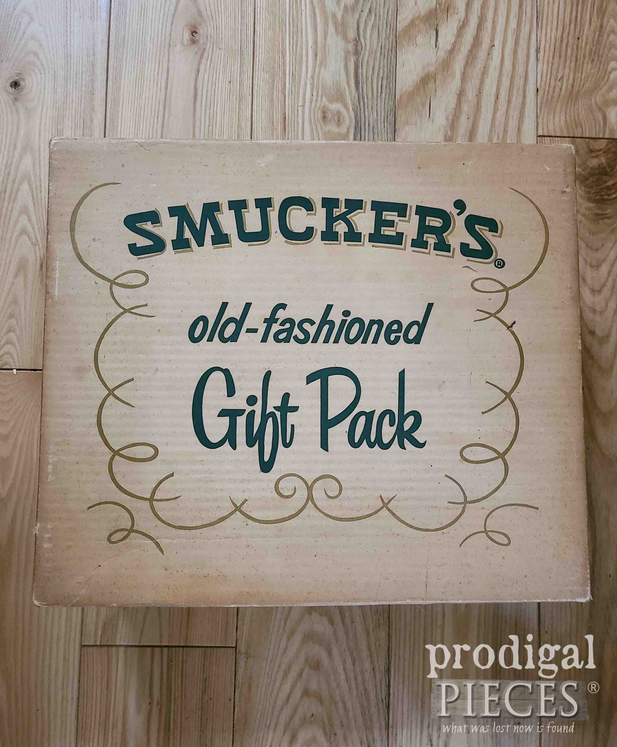 Vintage Smuckers Old Fashioned Gift Pack Box | prodigalpieces.com #prodigalpieces