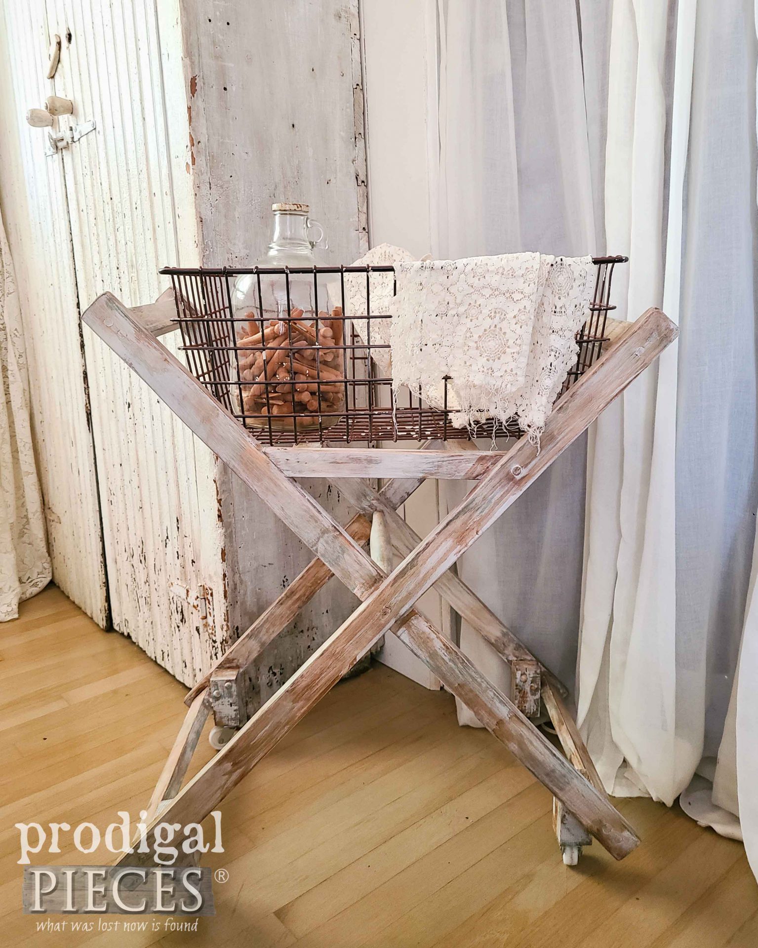 DIY Farmhouse Laundry Cart Built by Larissa of Prodigal Pieces | prodigalpieces.com #prodigalpieces #farmhouse #homedecor #diy #woodworking