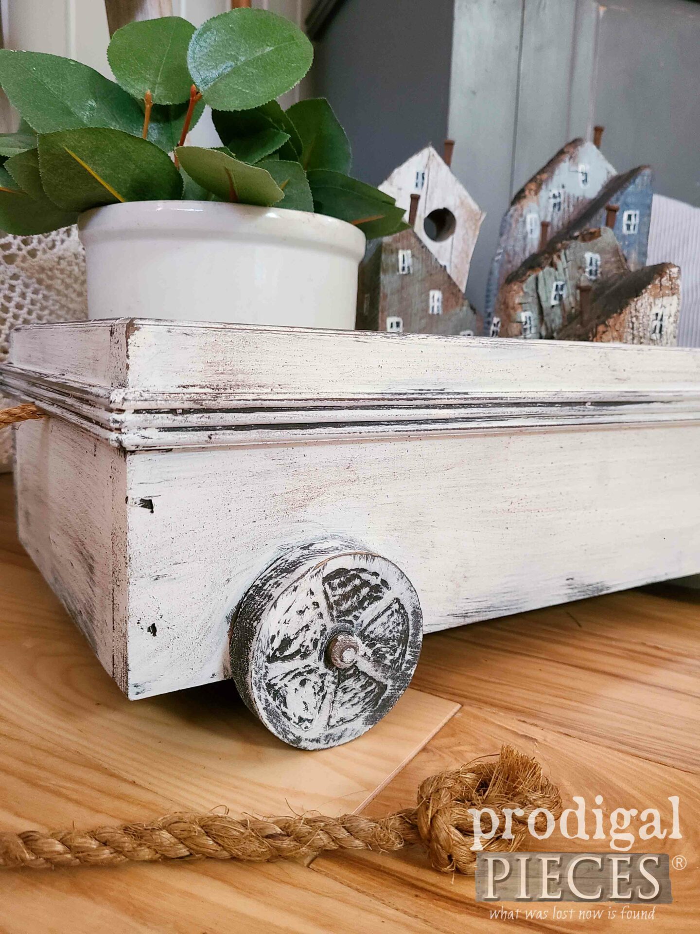 Handmade Wooden Wagon with Farmhouse Style by Larissa of Prodigal Pieces | prodigalpieces.com #prodigalpieces #handmade #homedecor #farmhouse