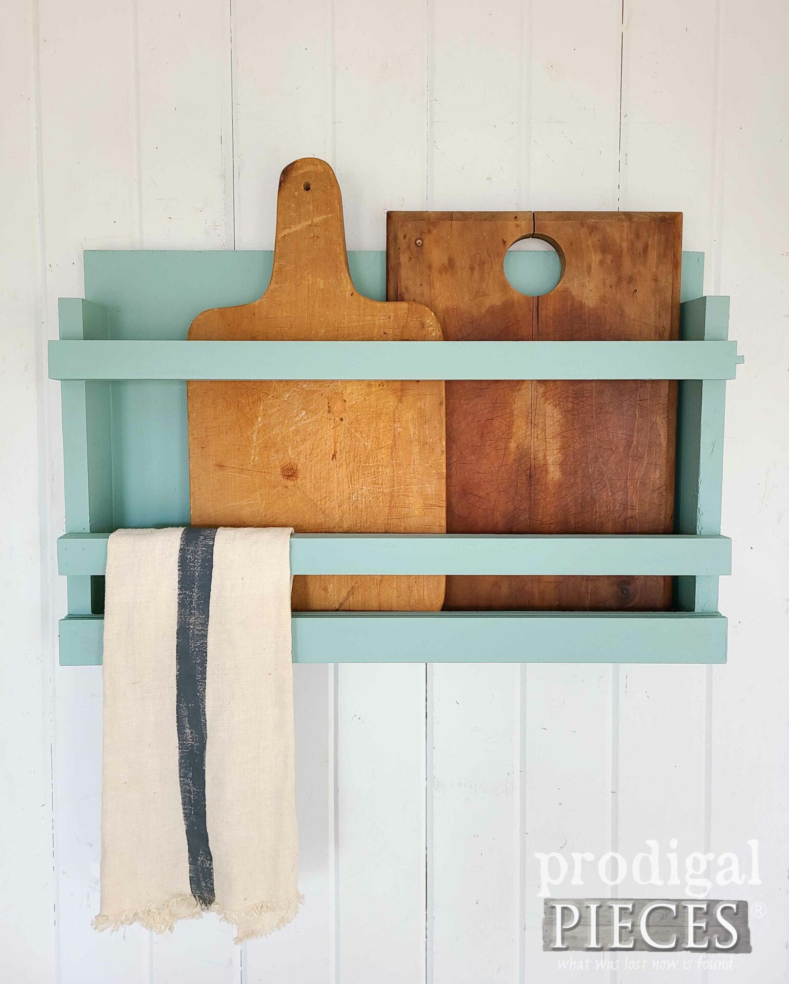 Reclaimed Farmhouse Wall Pocket Rack from Upcycled Vanity by Larissa of Prodigal Pieces | prodigalpieces.com #prodigalpieces #farmhouse #diy #upcycled