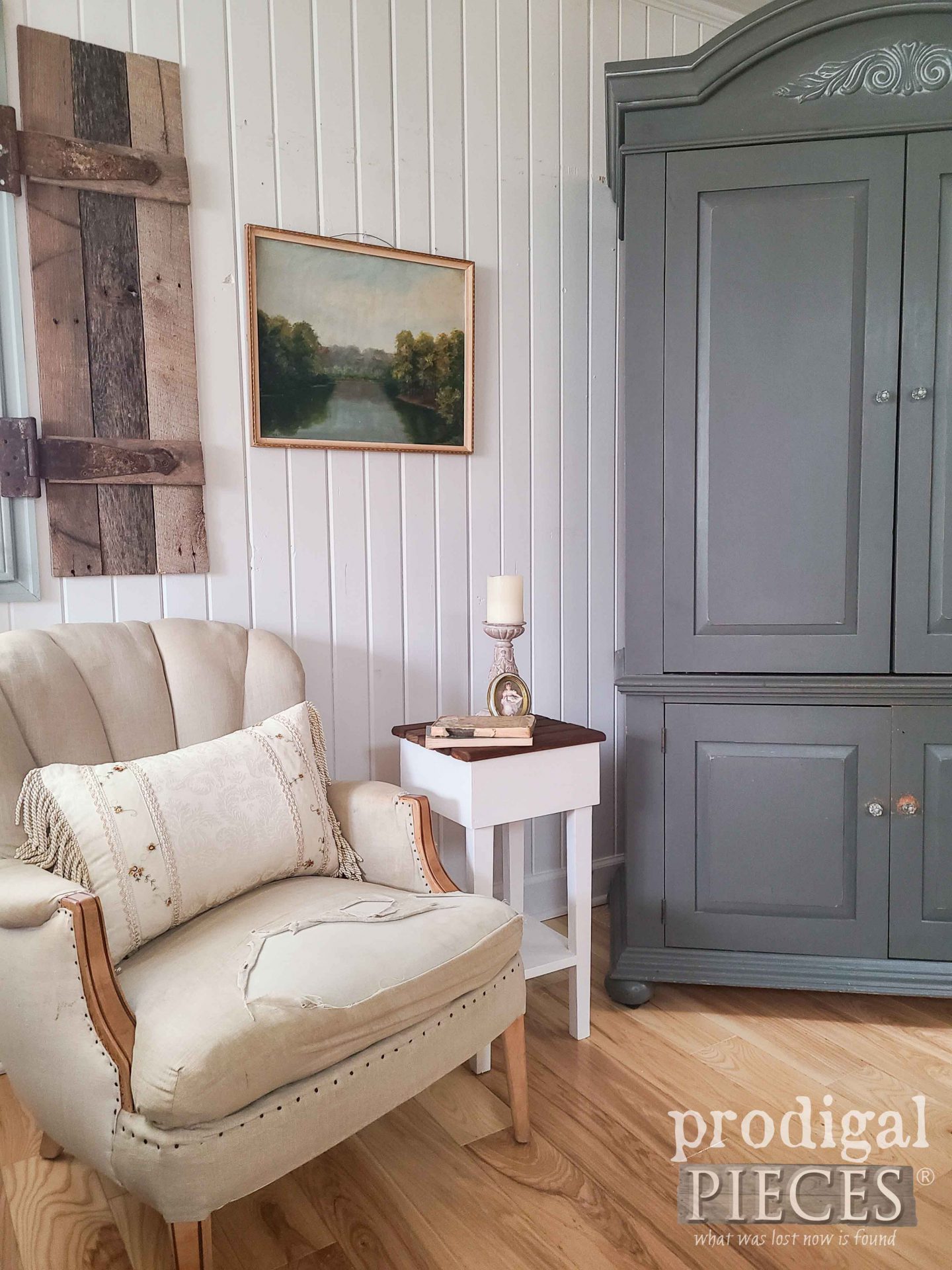 Simple Farmhouse Style Living Room by Larissa of Prodigal Pieces | prodigalpieces.com #prodigalpieces #livingroom #farmhouse