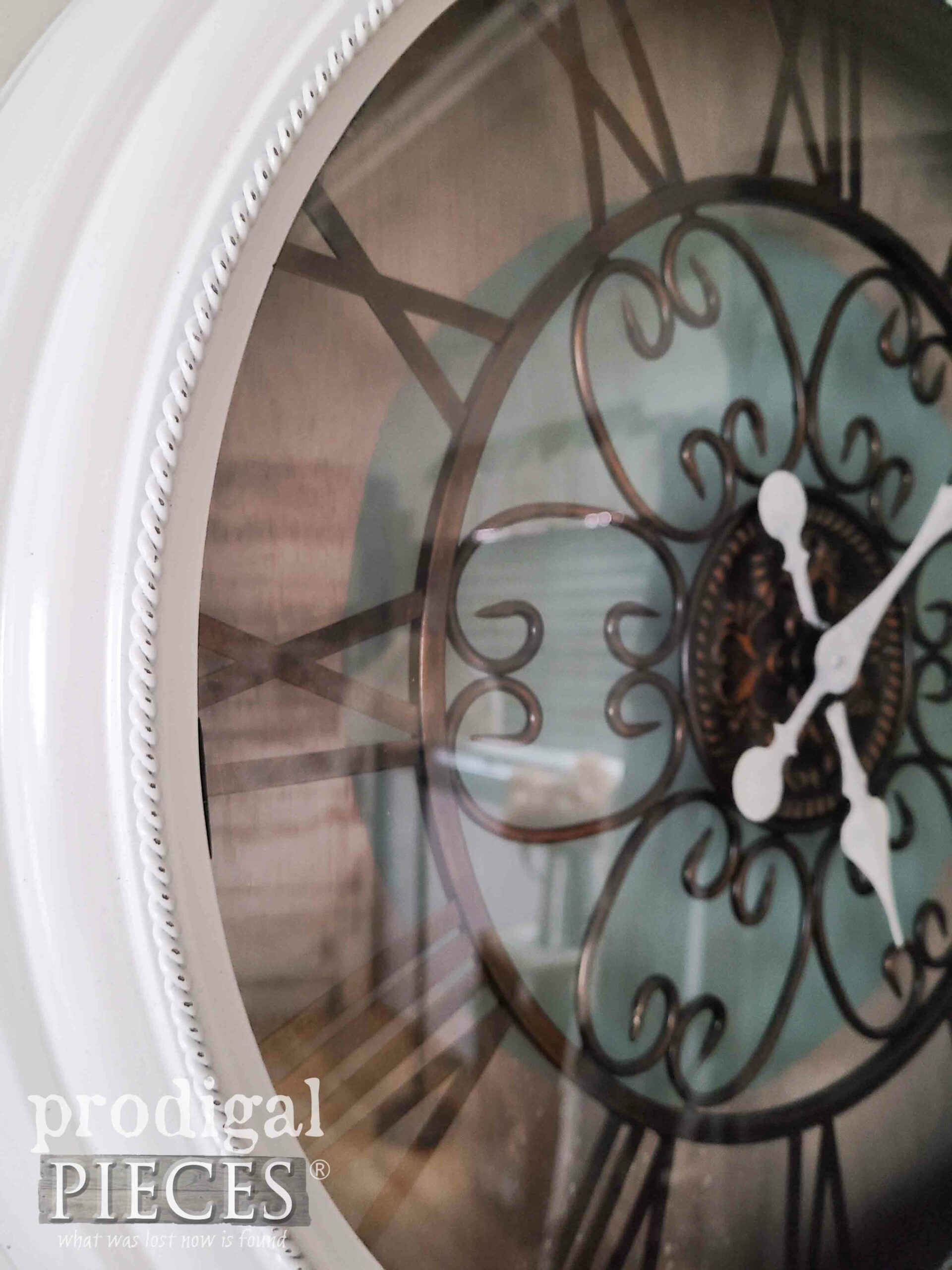 Closeup of Updated Clock by Larissa of Prodigal Pieces | prodigalpieces.com #prodigalpieces #clock #diy #upcycled