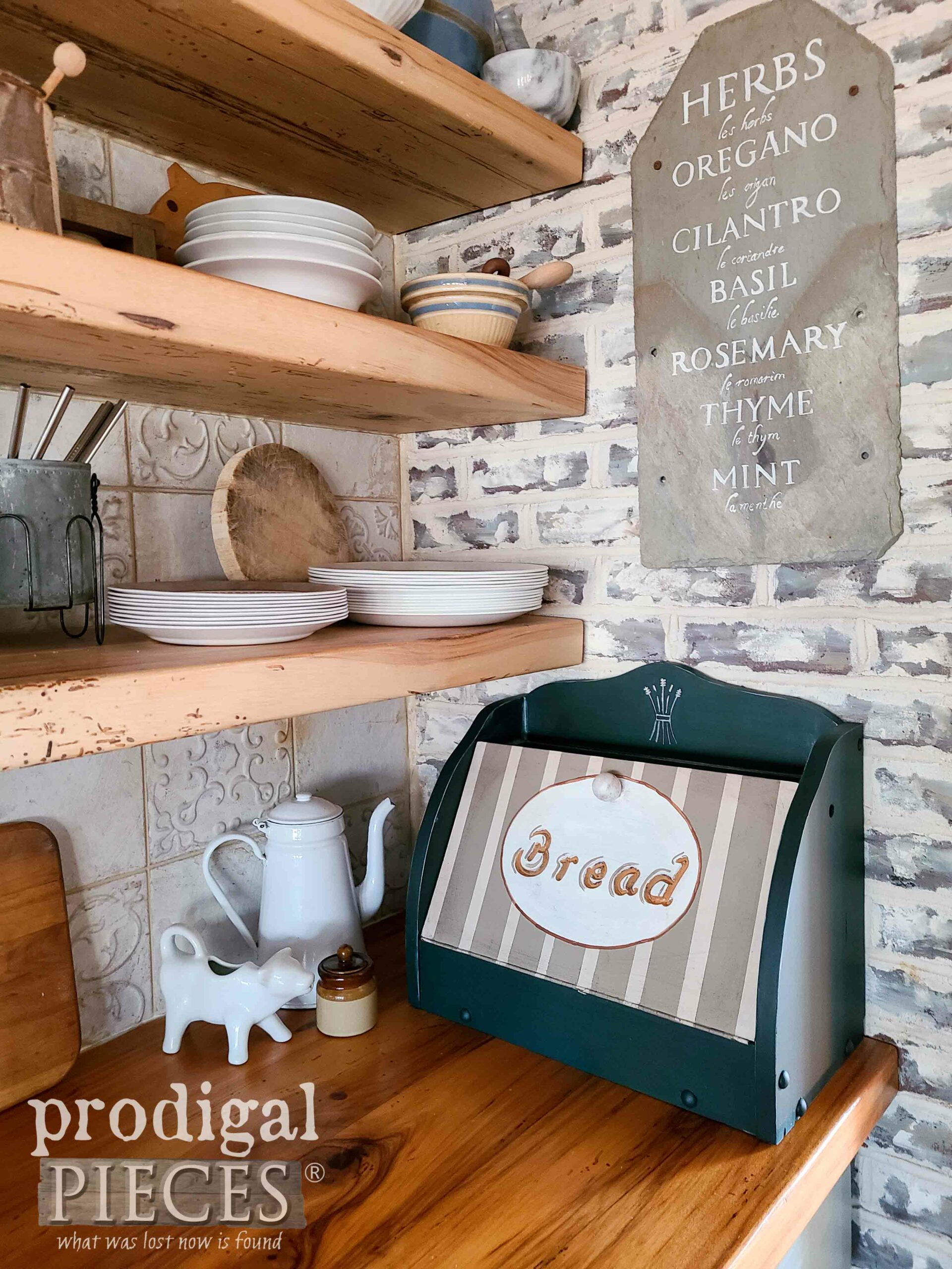 Farmhouse Kitchen Bread Box Makeover with Paint by Larissa of Prodigal Pieces | prodigalpieces.com #prodigalpieces #makeover #vintage #farmhouse